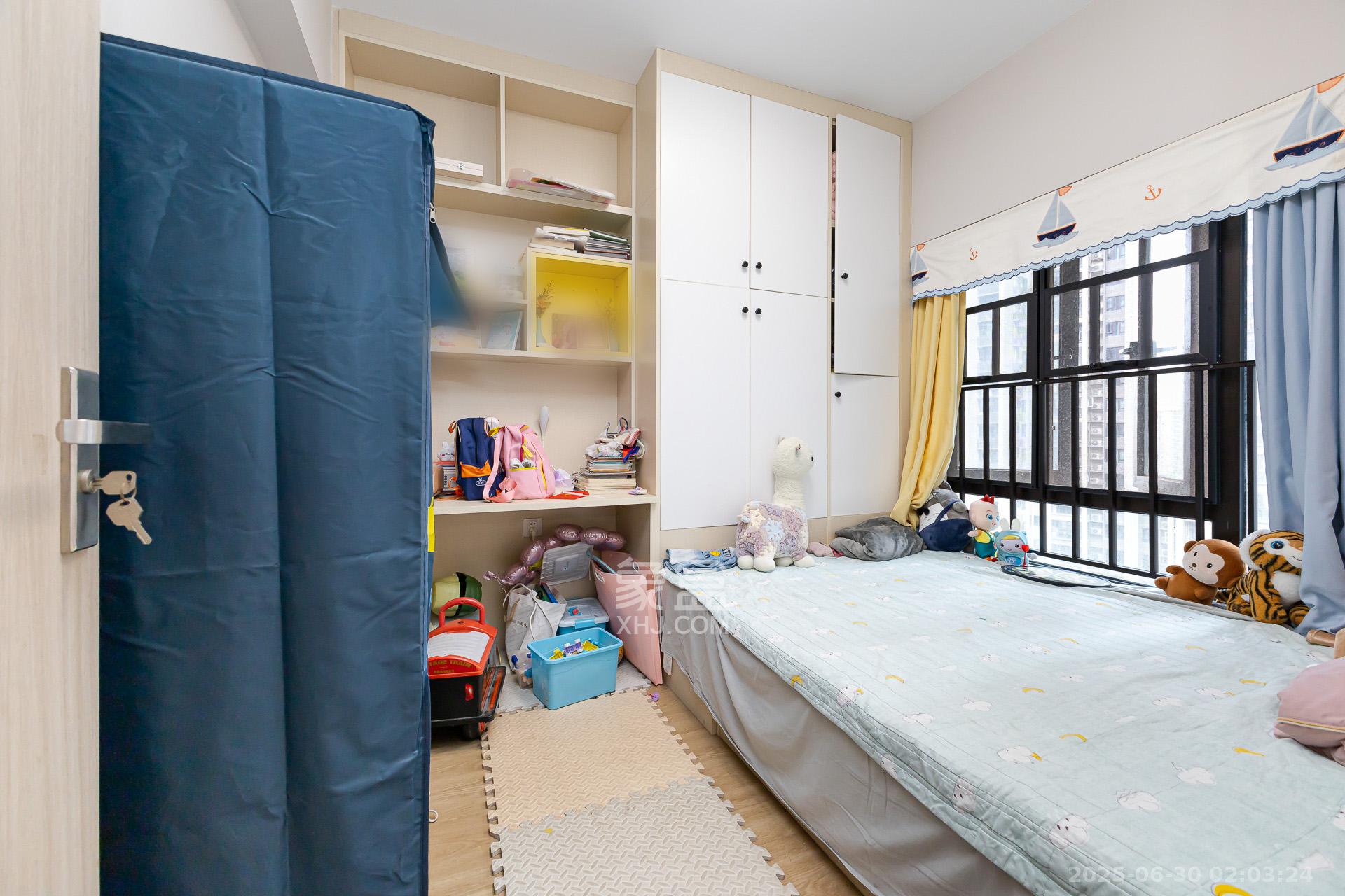 时代倾城三期  4室2厅2卫   95.00万卧室