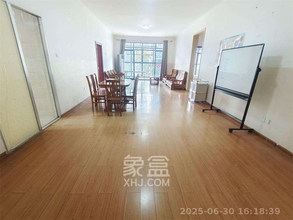 阳光100三期  4室2厅2卫   2800.00元/月室内图