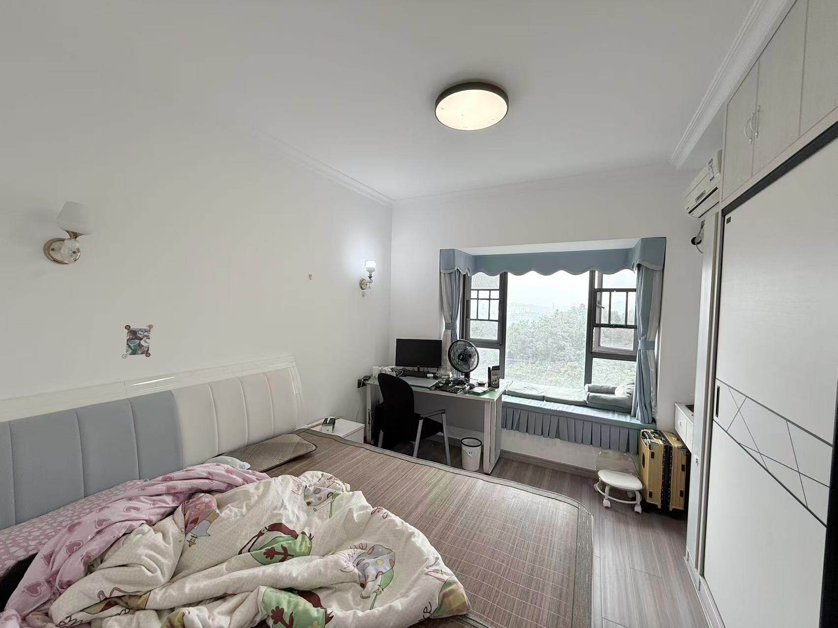 城市公园  4室2厅2卫    55.0万 城市公园  4室2厅2卫    55.0万室内图