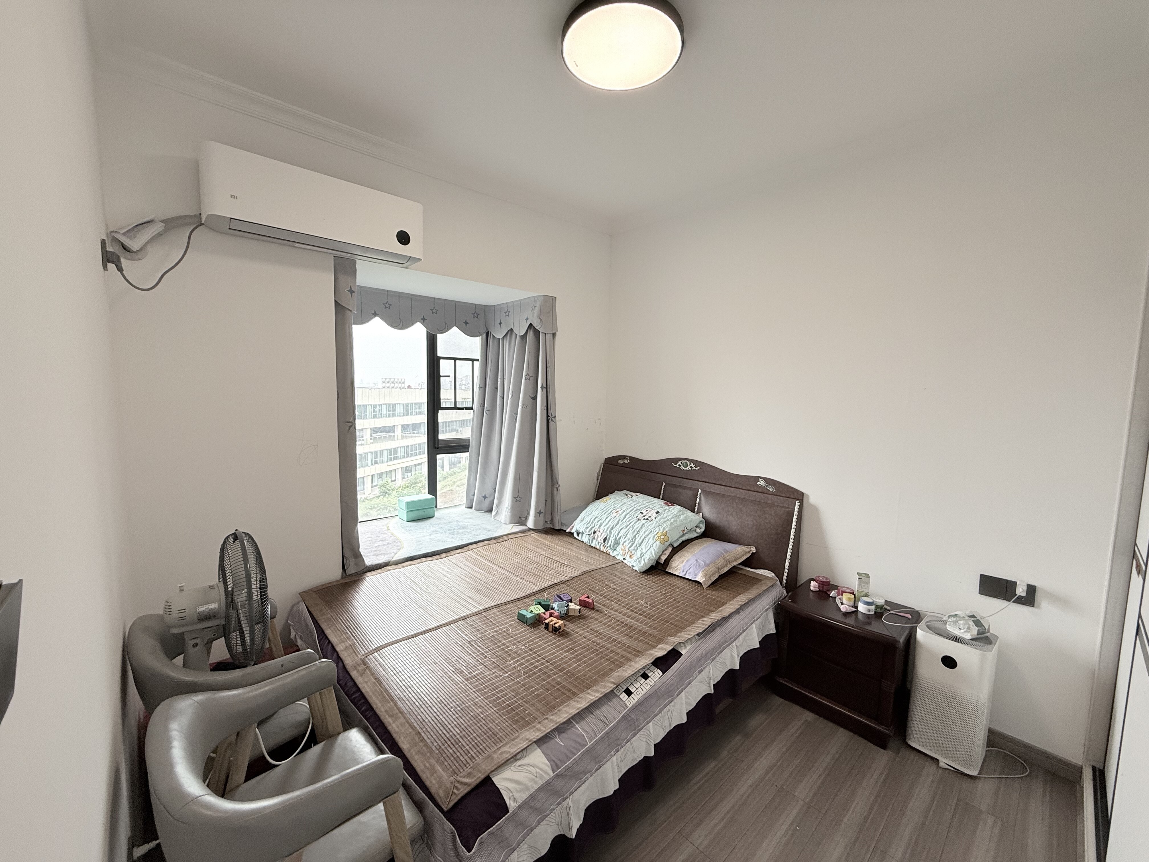 城市公园  4室2厅2卫    55.0万 城市公园  4室2厅2卫    55.0万室内图