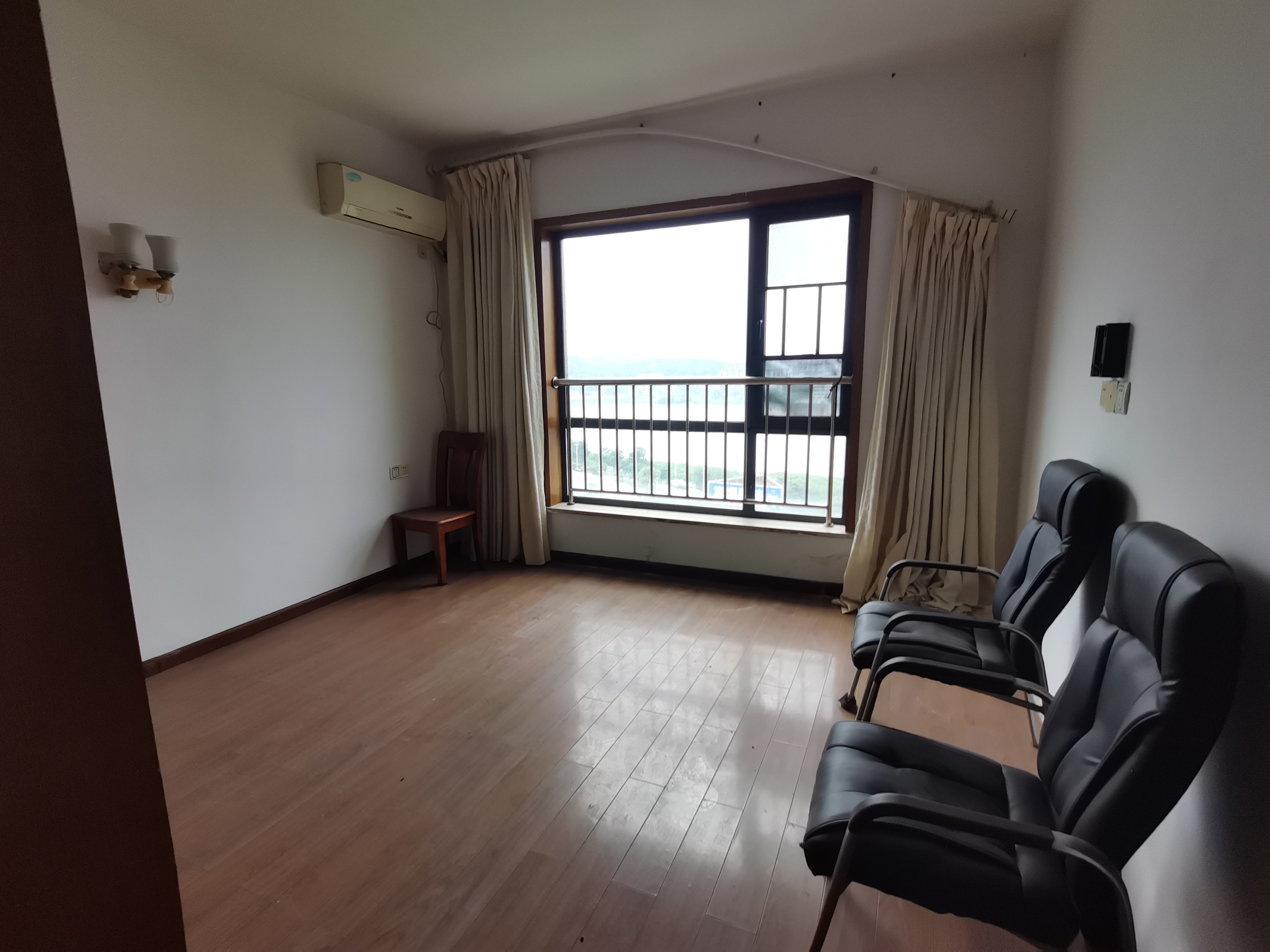 湘银二期世纪花园 5室3厅2卫 98.0万 湘银二期世纪花园 5室3厅2卫 98.0万室内图