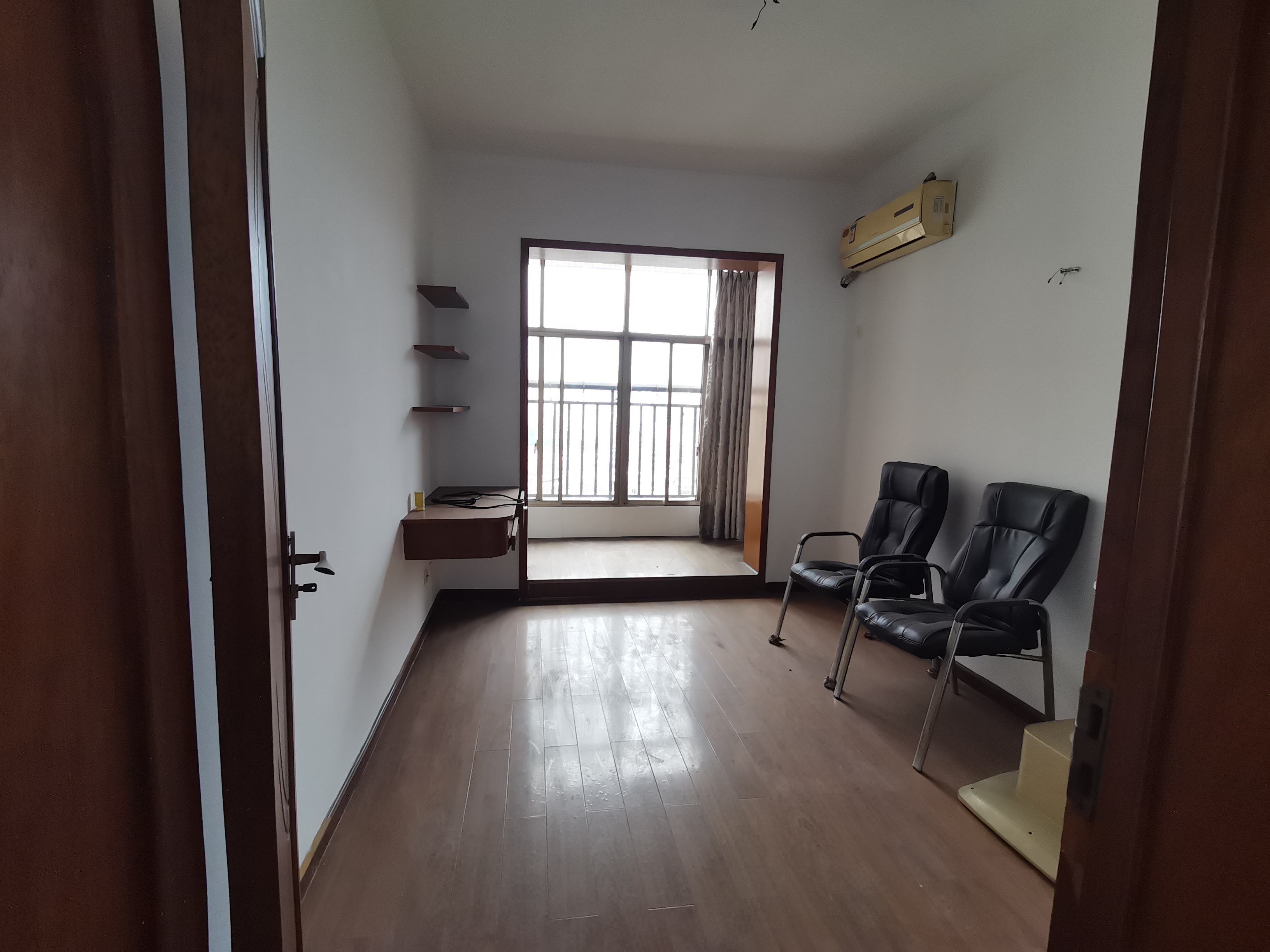 湘银二期世纪花园 5室3厅2卫 98.0万 湘银二期世纪花园 5室3厅2卫 98.0万室内图