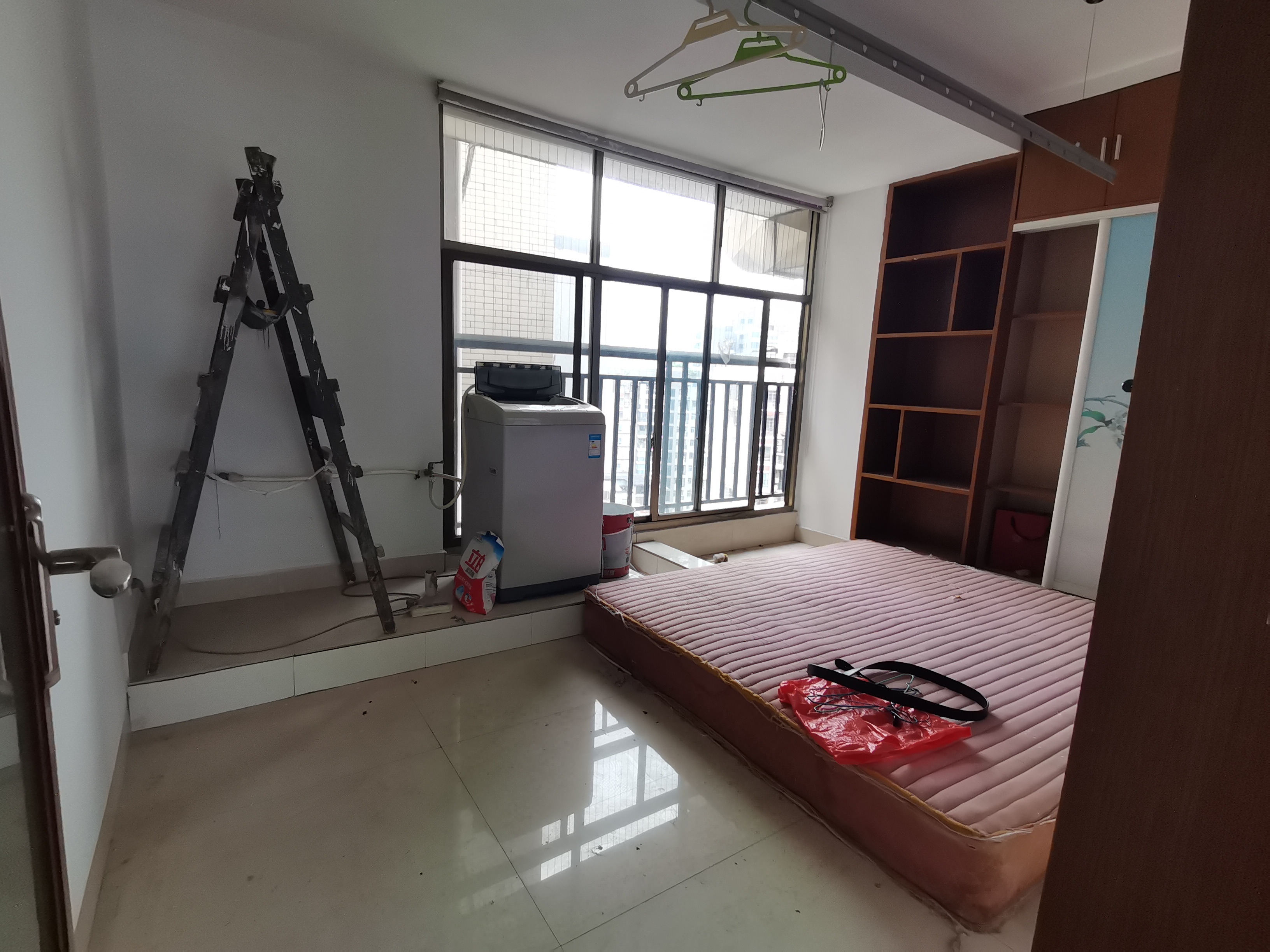 湘银二期世纪花园 5室3厅2卫 98.0万 湘银二期世纪花园 5室3厅2卫 98.0万室内图