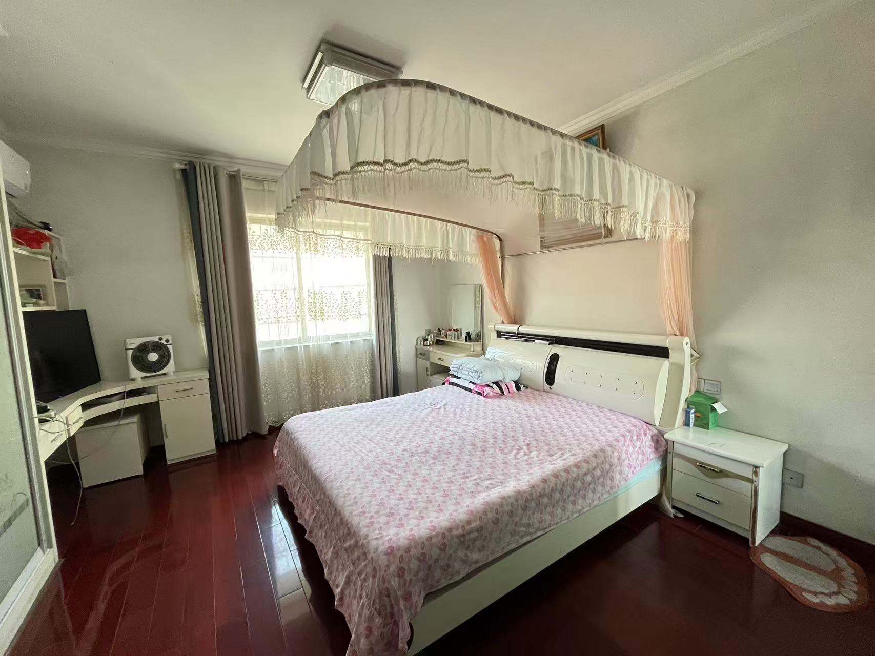 利江花园 5室2厅3卫 138.0万 利江花园 5室2厅3卫 138.0万室内图