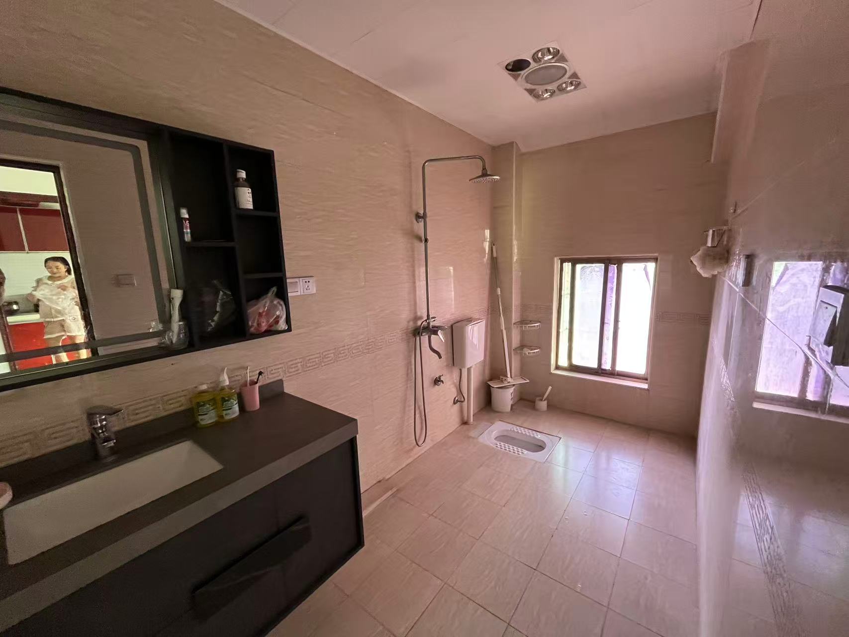 利江花园 5室2厅3卫 138.0万 利江花园 5室2厅3卫 138.0万室内图