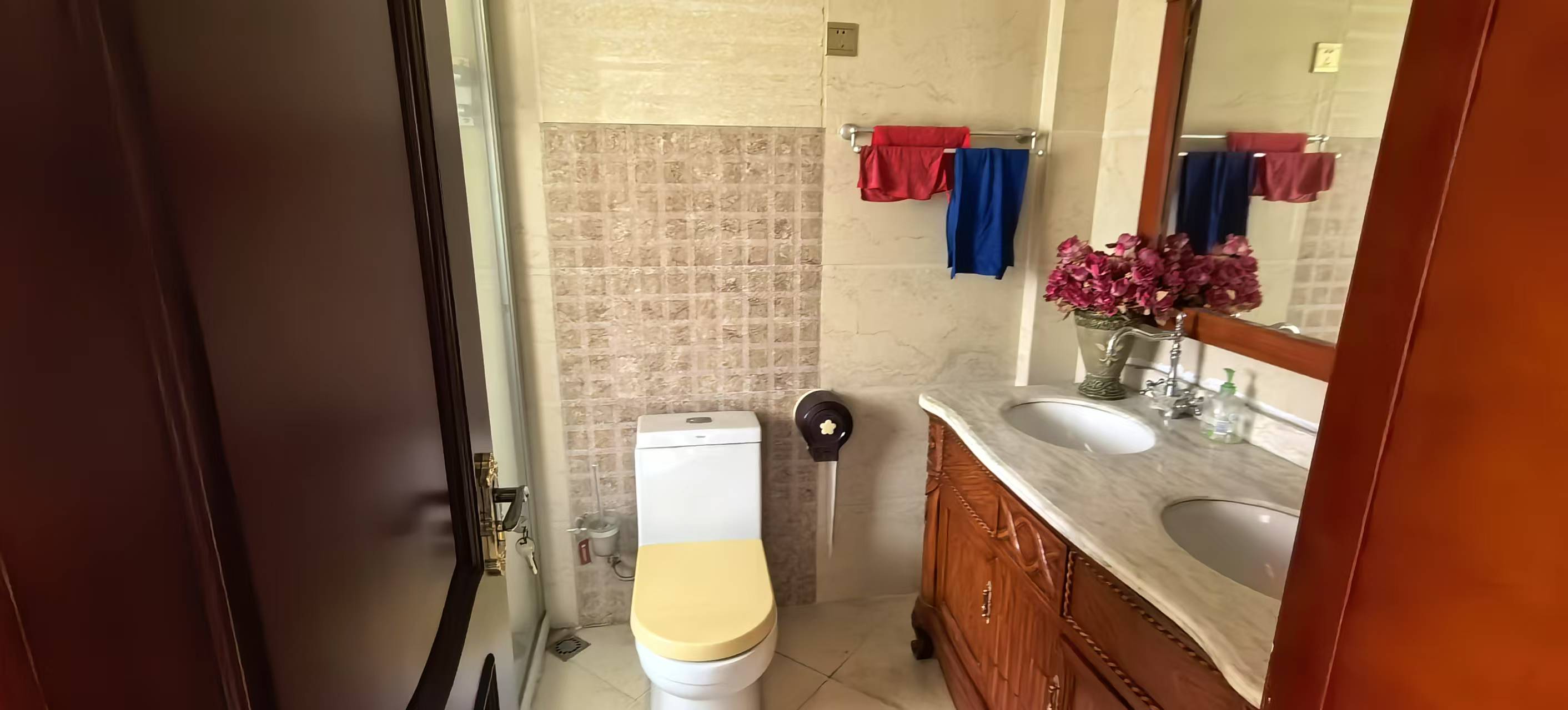 天泉一品别墅 5室3厅4卫 316.0万 天泉一品别墅 5室3厅4卫 316.0万室内图