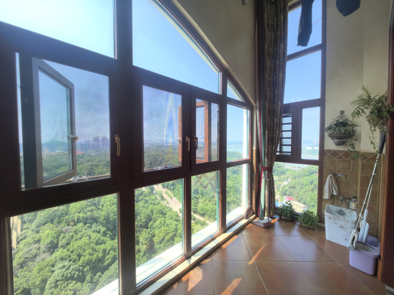 经世皇城 4室2厅2卫 108.0万 经世皇城 4室2厅2卫 108.0万室内图