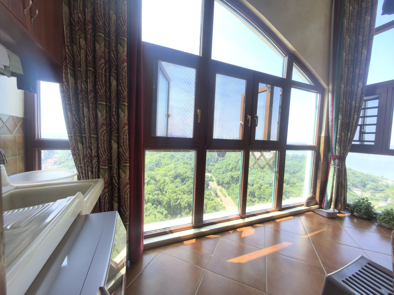 经世皇城 4室2厅2卫 108.0万 经世皇城 4室2厅2卫 108.0万室内图