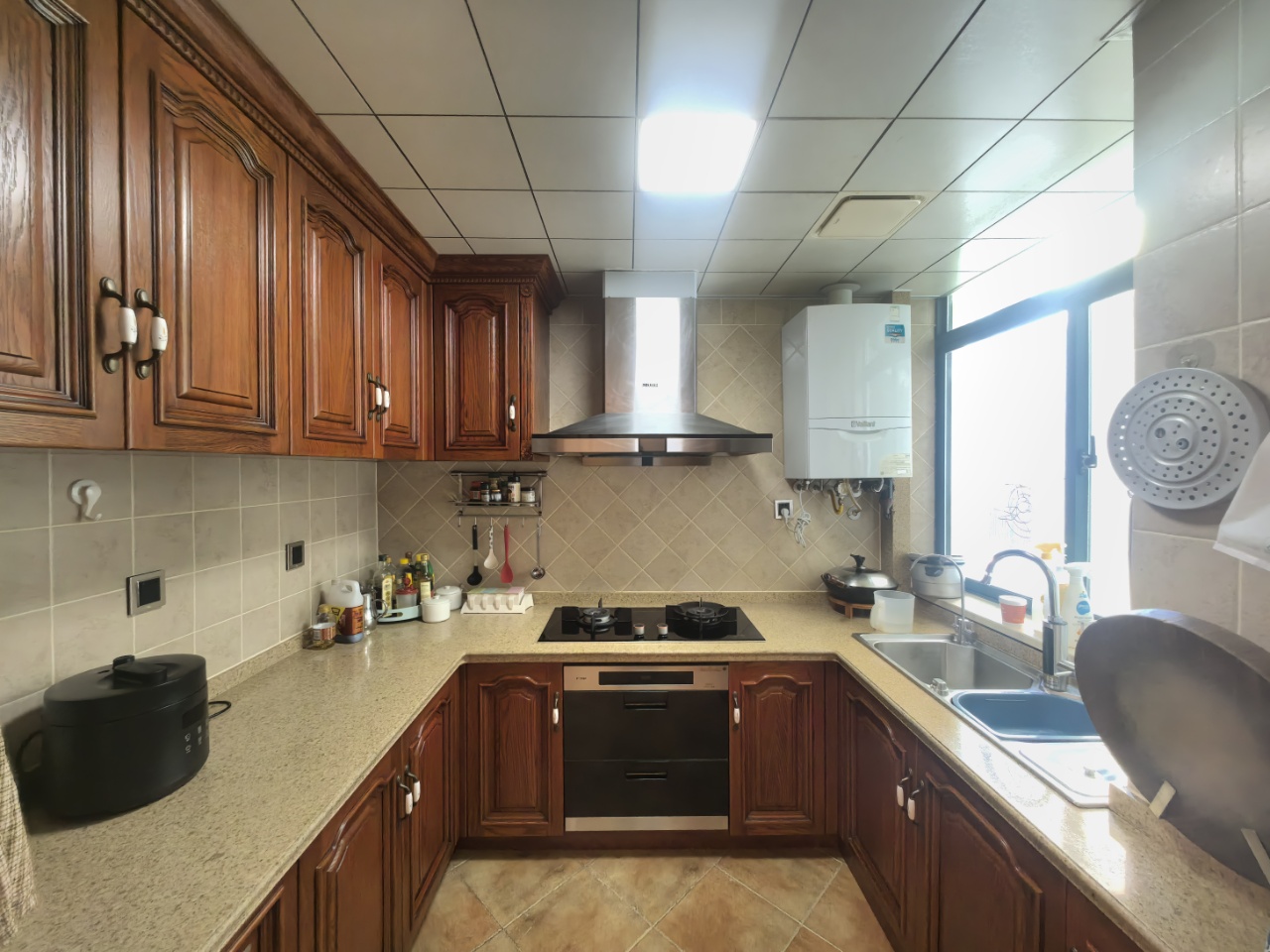 经世皇城 4室2厅2卫 108.0万 经世皇城 4室2厅2卫 108.0万室内图