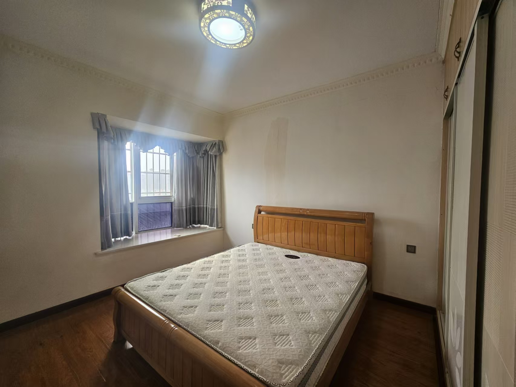 颐景园3期协力小区 2室2厅1卫 30.0万 颐景园3期协力小区 2室2厅1卫 30.0万室内图