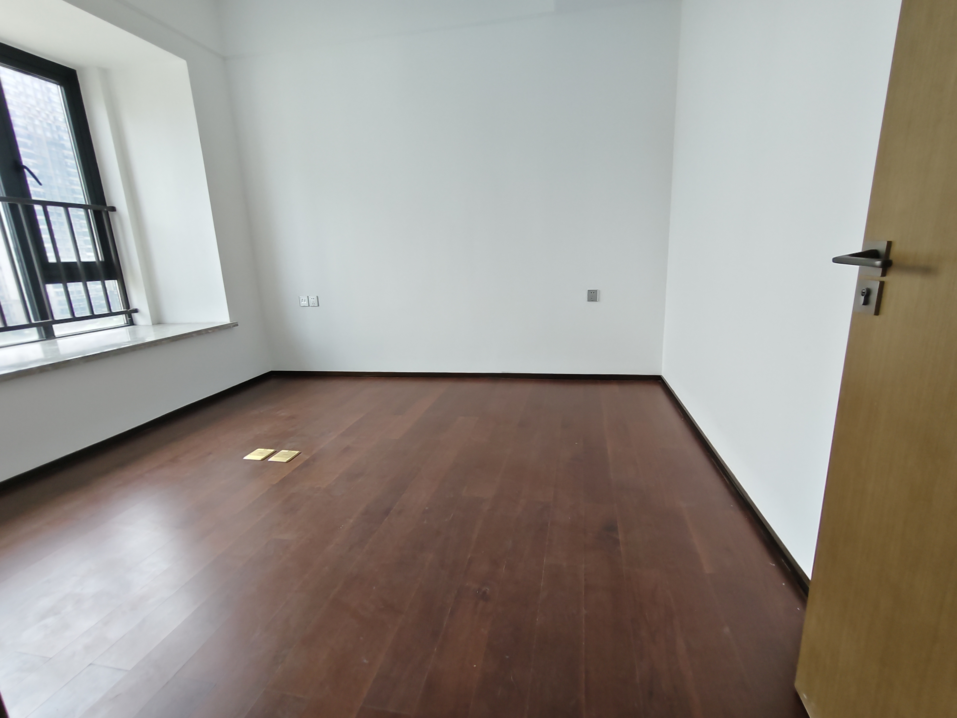 荣盛华府  5室2厅3卫    105.0万室内图
