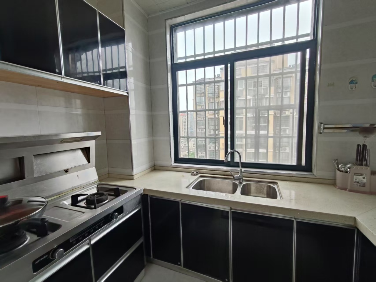 龙洲汇龙苑 4室5厅2卫 1800.0元/月 龙洲汇龙苑 4室5厅2卫 1800.0元/月室内图