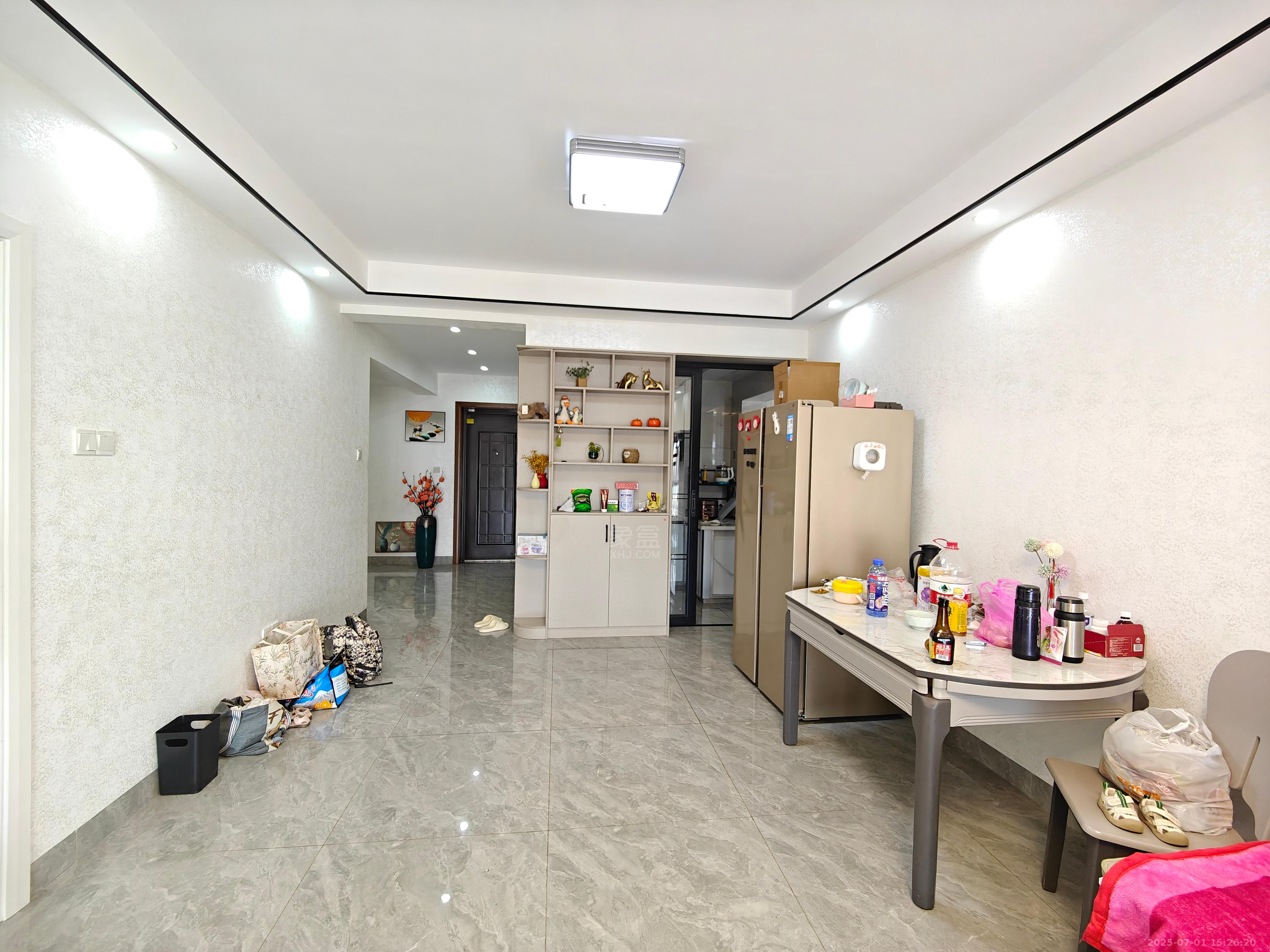 美的城四期  3室2厅2卫   2200.00元/月室内图
