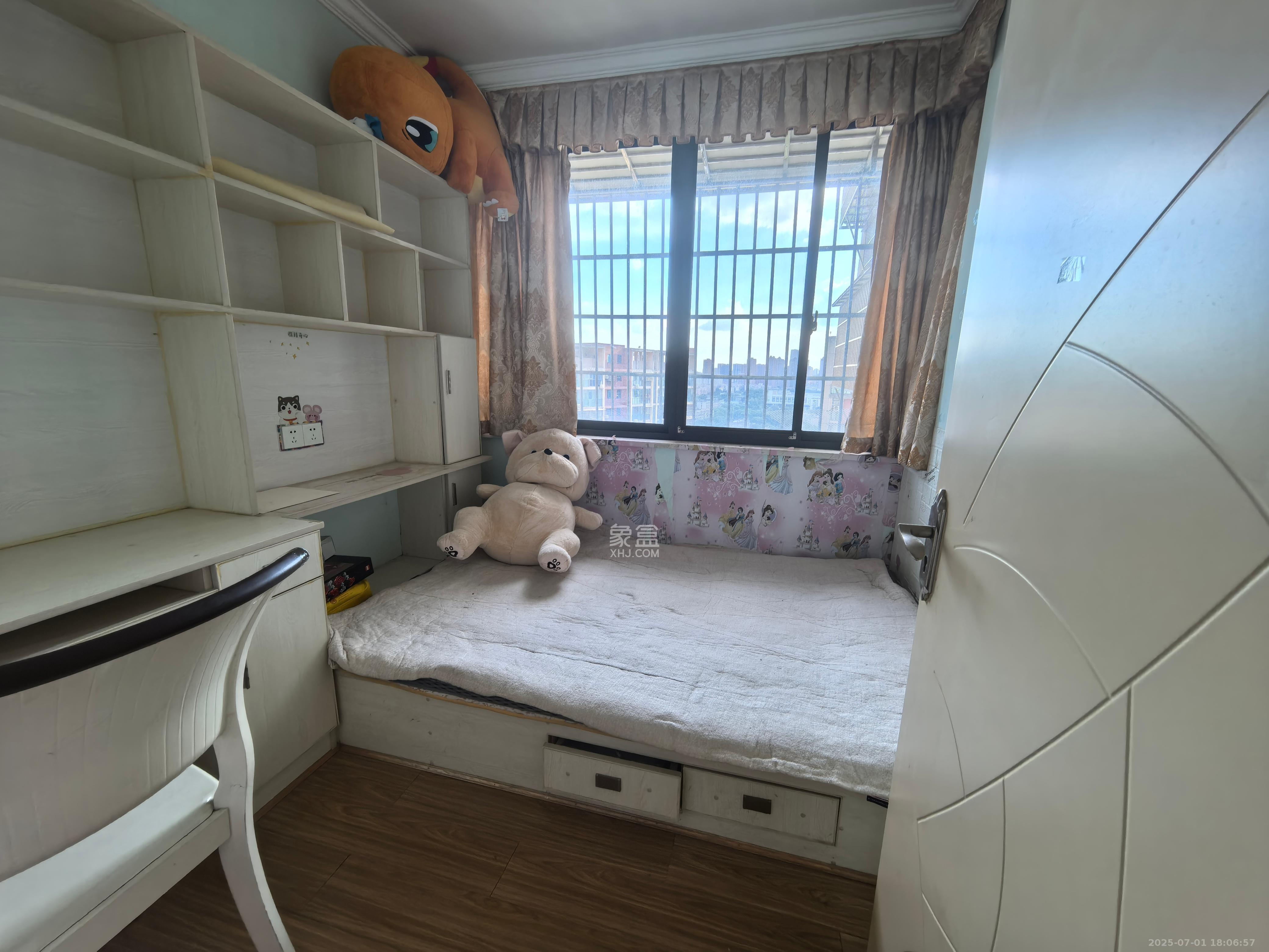 尊邸华庭  3室2厅1卫    2200.0元/月室内图