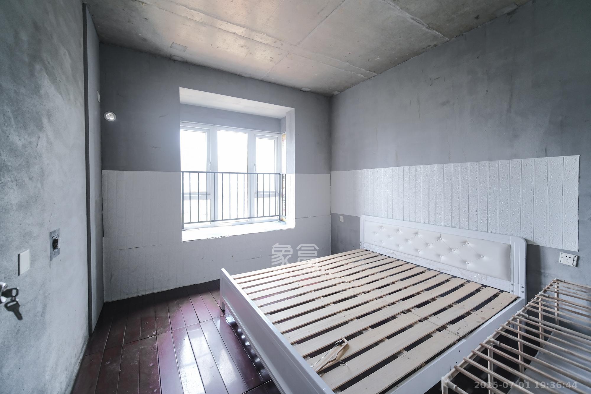 荣盛花语城 3室2厅1卫 67.0万 荣盛花语城 3室2厅1卫 67.0万卧室