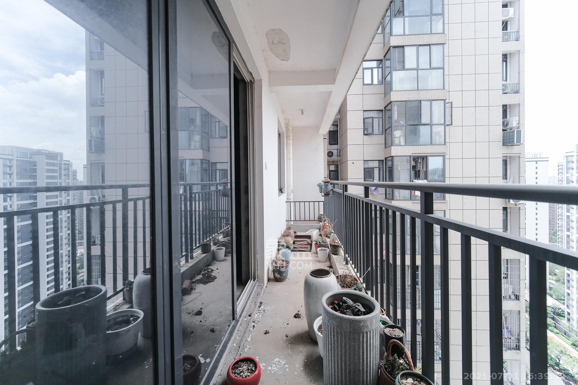 和悦城(蟠龙景苑)  3室2厅2卫    59.2万 和悦城(蟠龙景苑)  3室2厅2卫    59.2万阳台