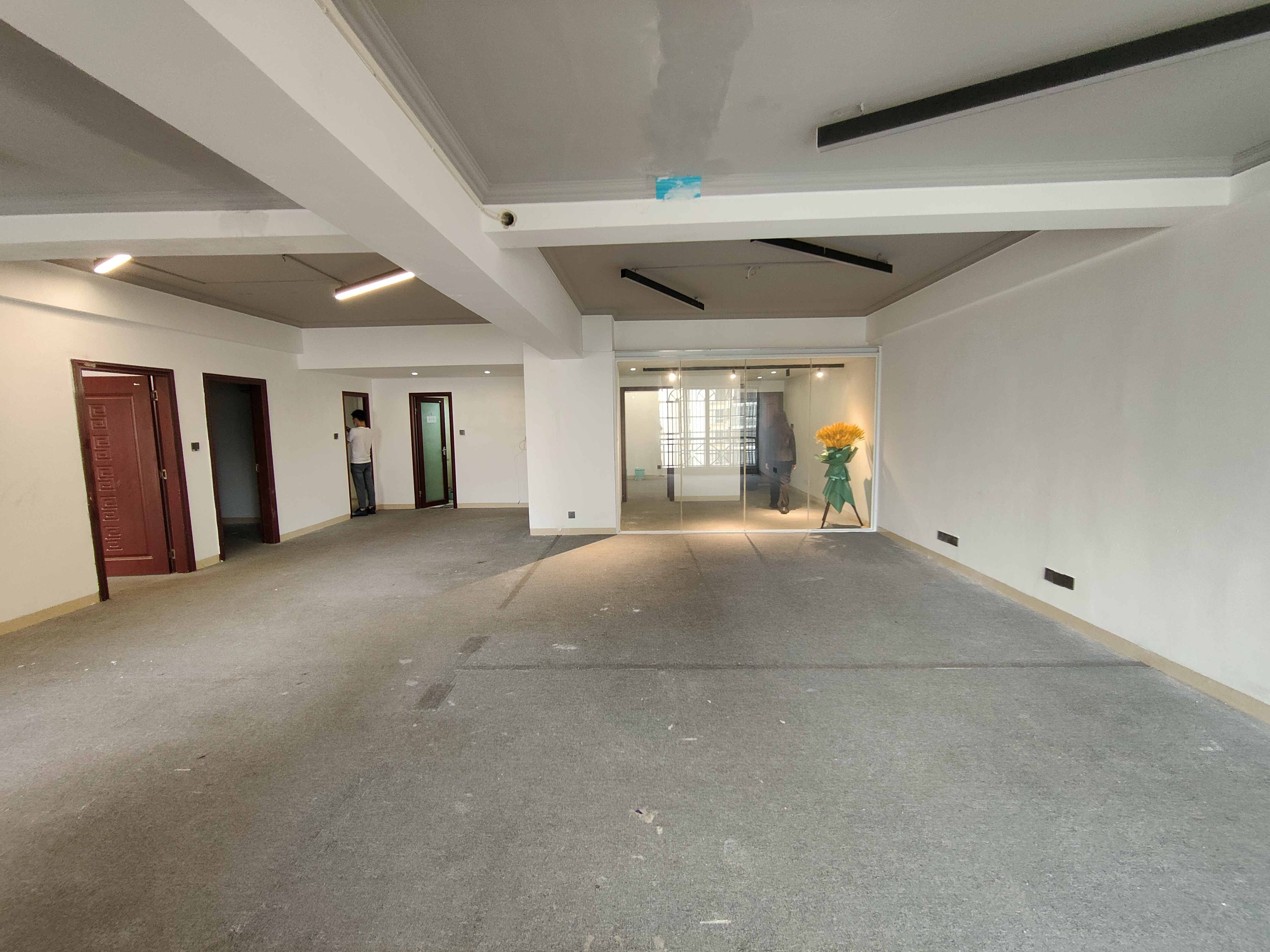 兴力国际大厦 3室2厅2卫 5300.0元/月 兴力国际大厦 3室2厅2卫 5300.0元/月室内图