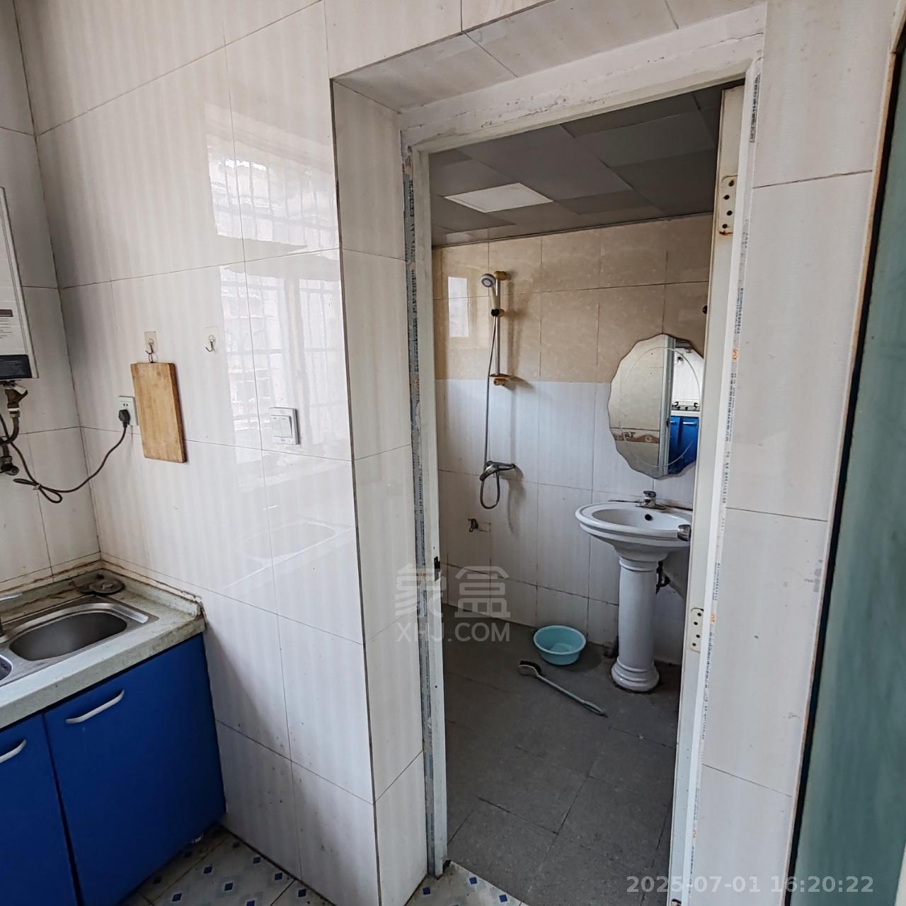 藕塘小区 3室2厅2卫 1300.00元/月 藕塘小区 3室2厅2卫 1300.00元/月室内图