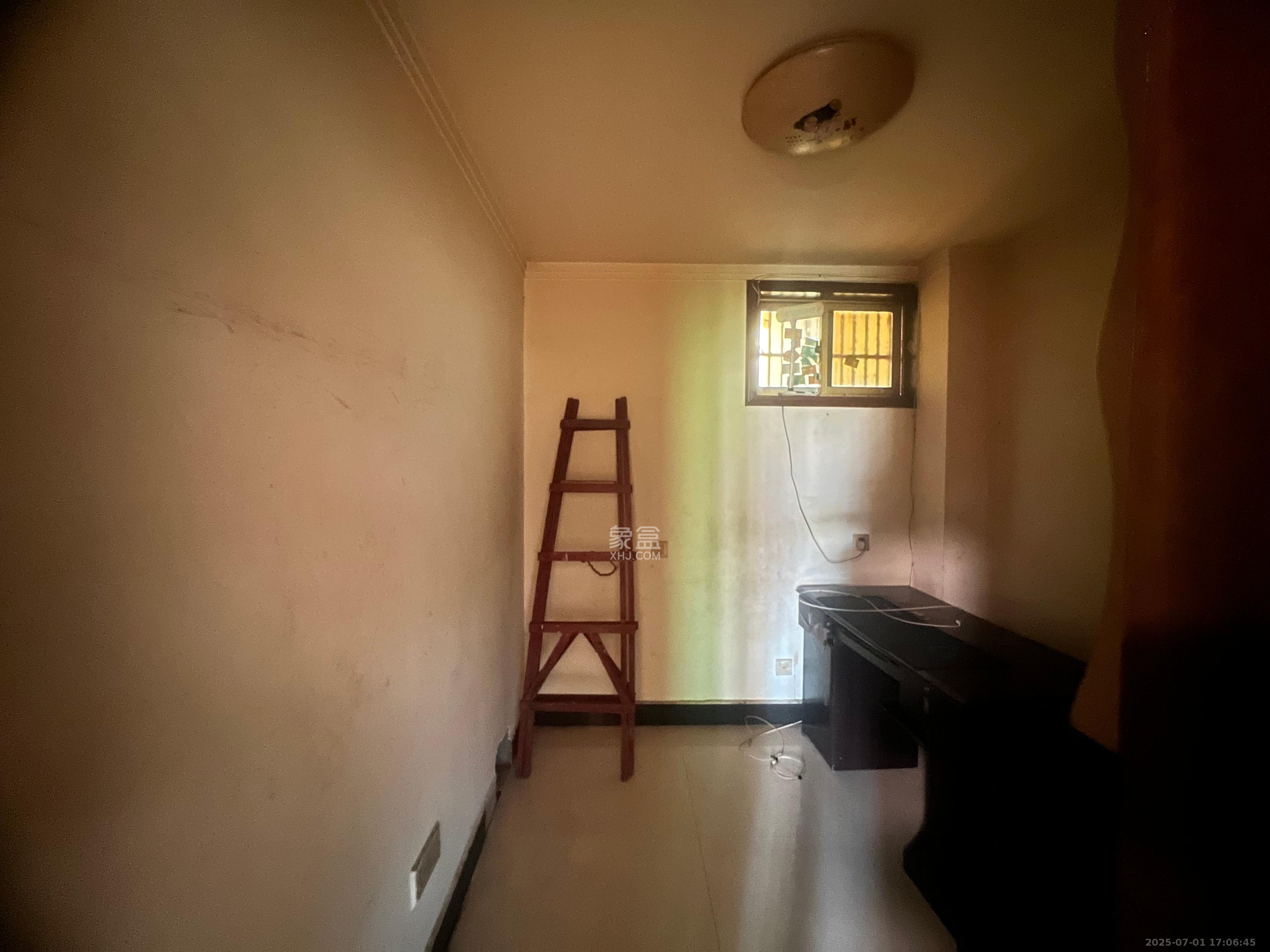 中南汽车世界 3室2厅2卫 1500.0元/月 中南汽车世界 3室2厅2卫 1500.0元/月室内图