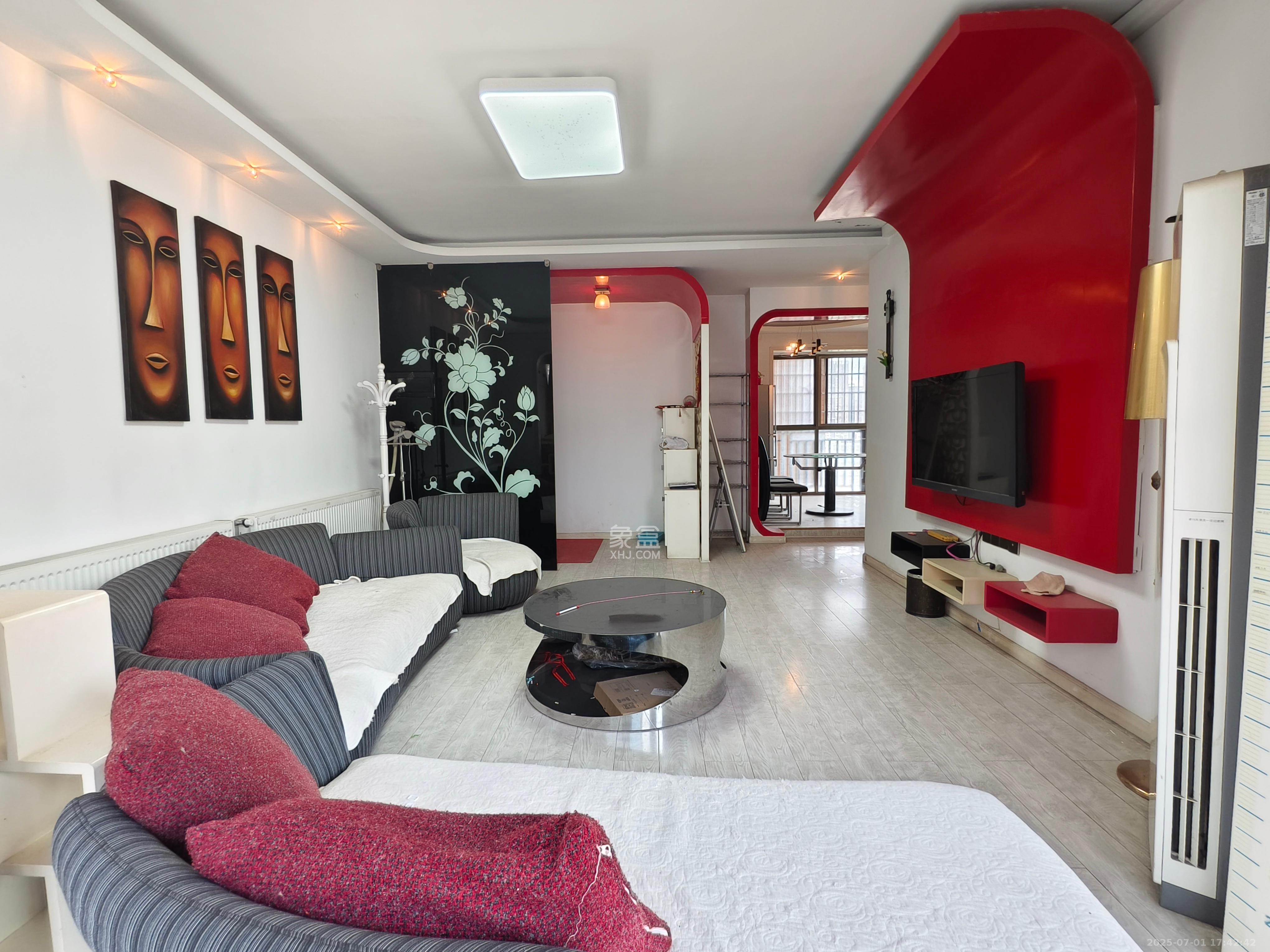 蟠龙欣苑  3室2厅2卫    2000.0元/月室内图