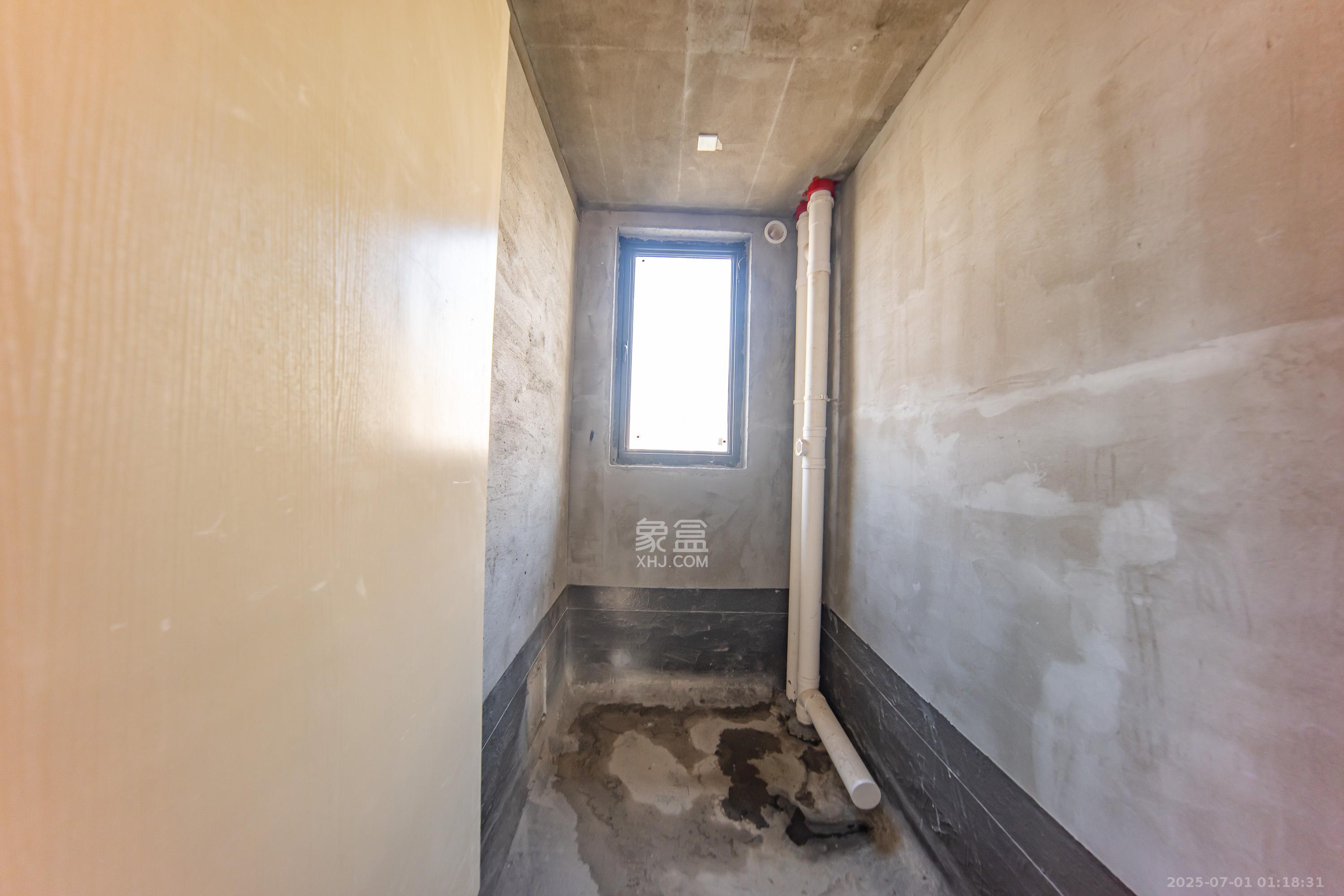 建投象山国际  4室2厅2卫   160.00万卫生间