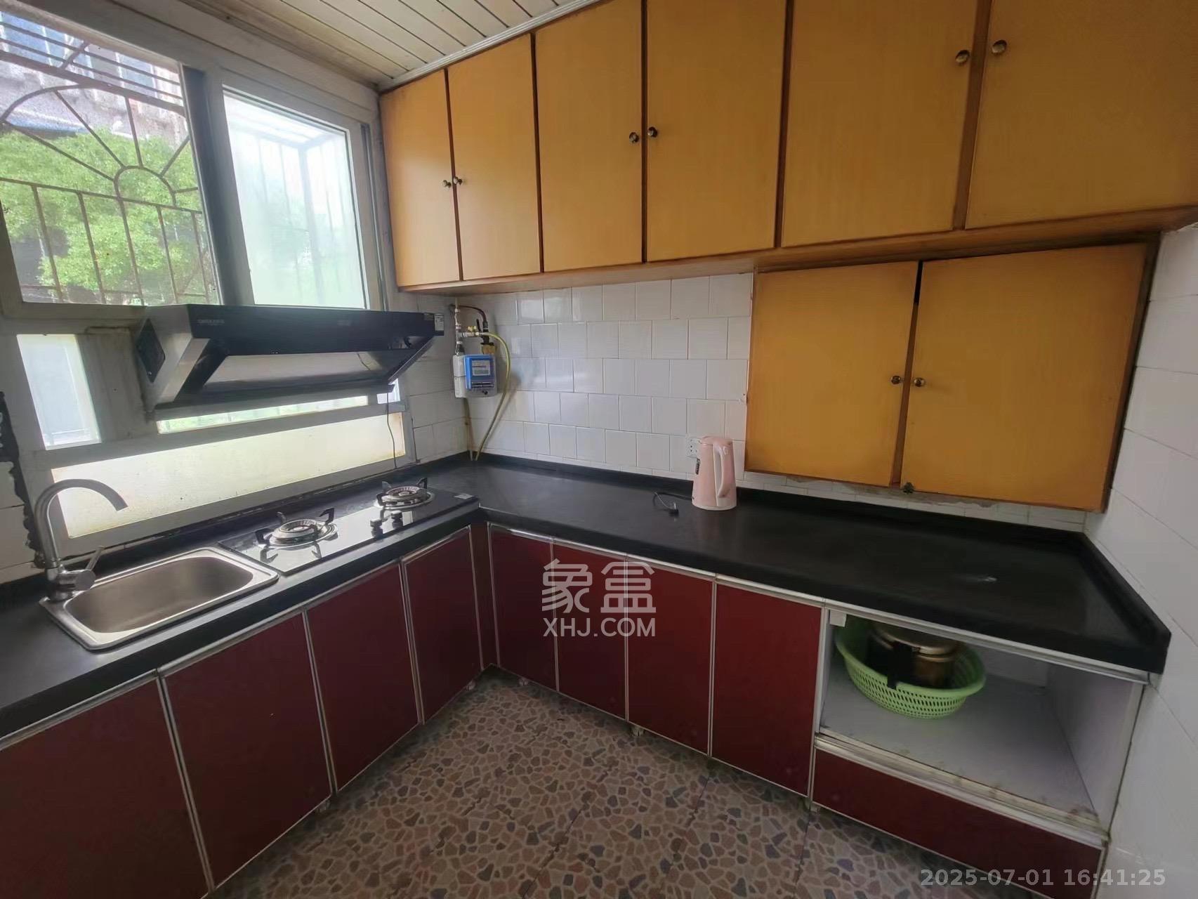 英才园二片  2室2厅1卫   1600.00元/月室内图
