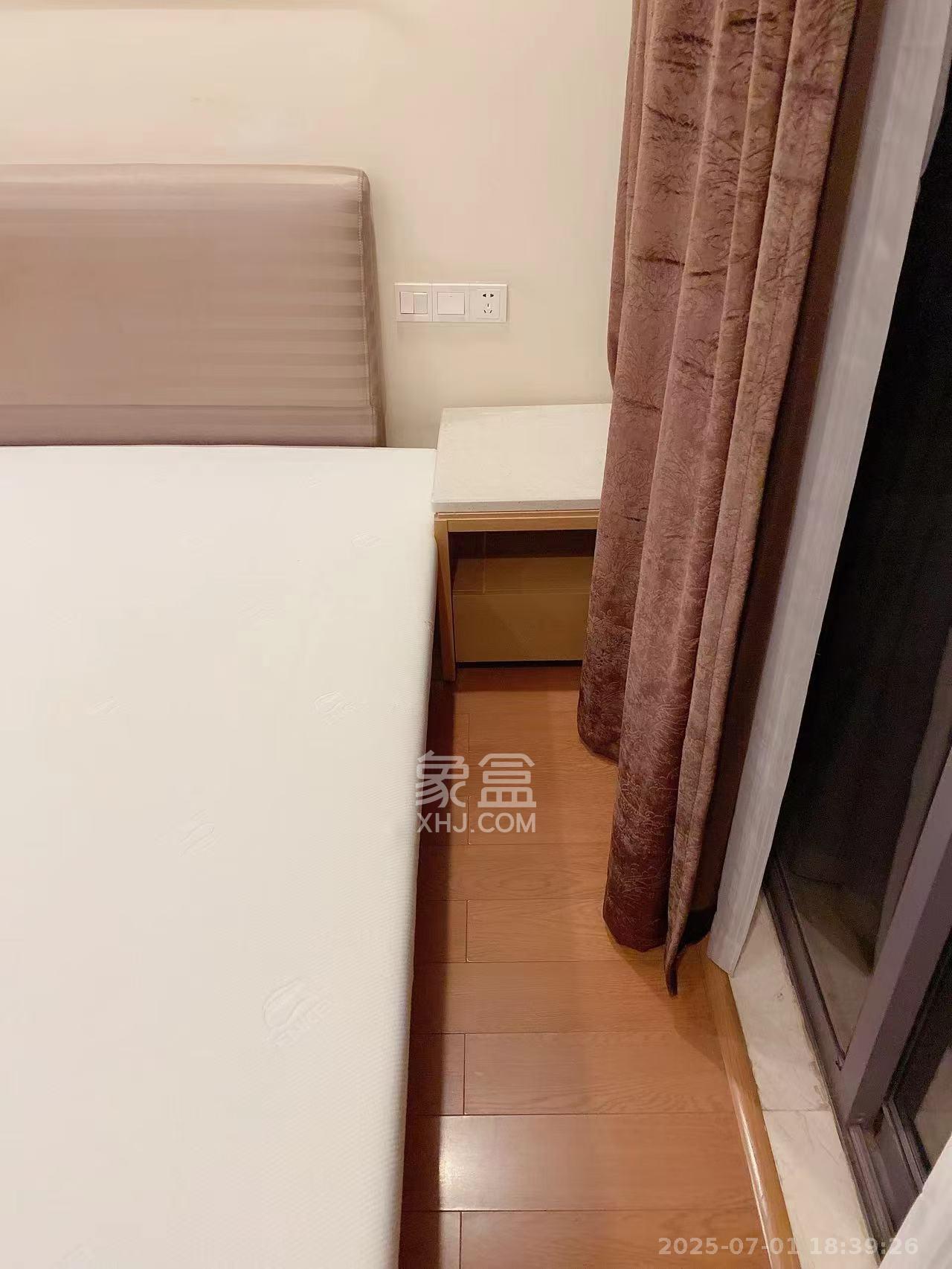珠江花城四期花盛  1室1厅1卫    1100.0元/月室内图