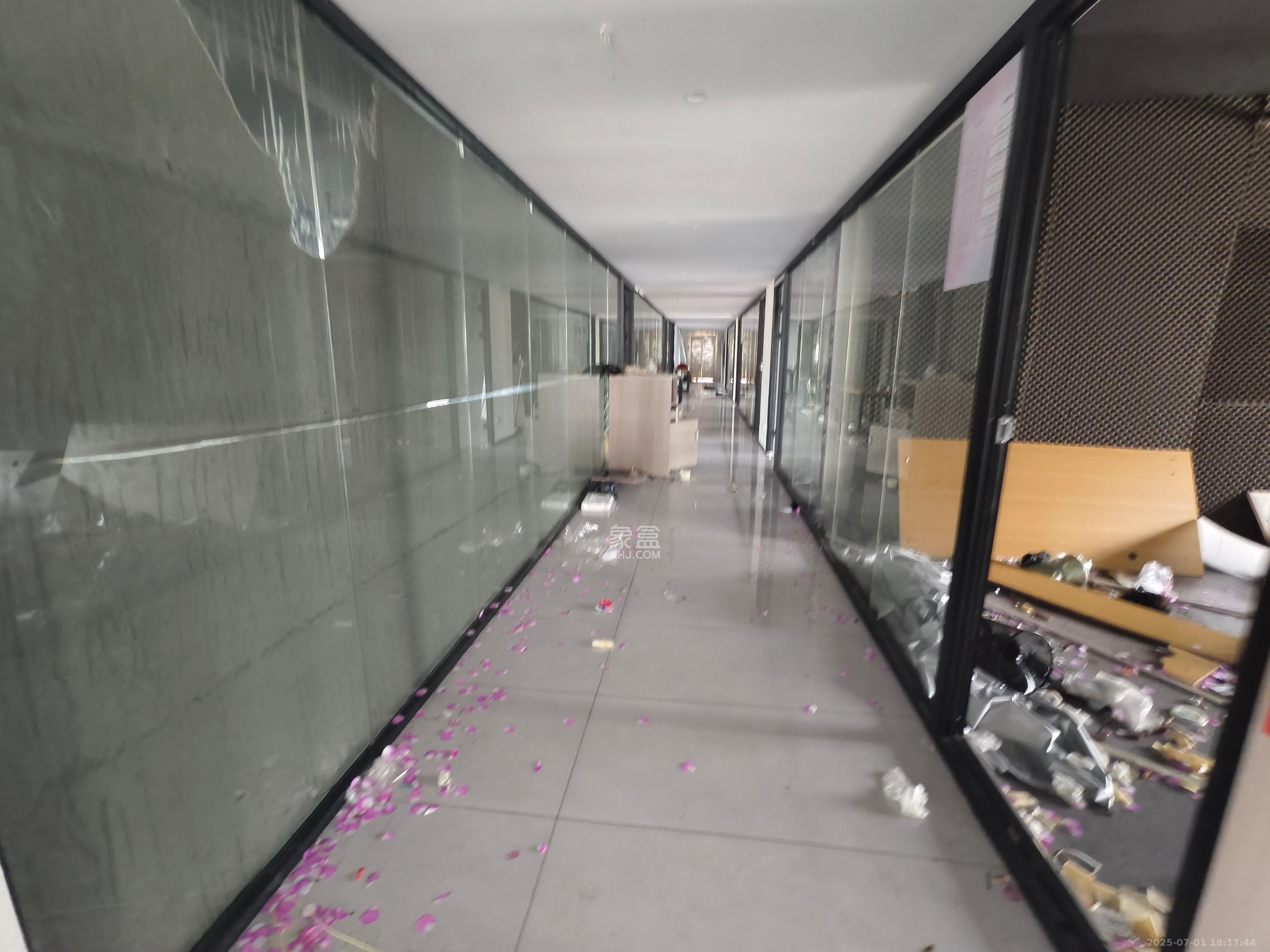 华瑞电子商厦（湖南科佳摄影城）   673.25㎡     20000.00元/月室内图
