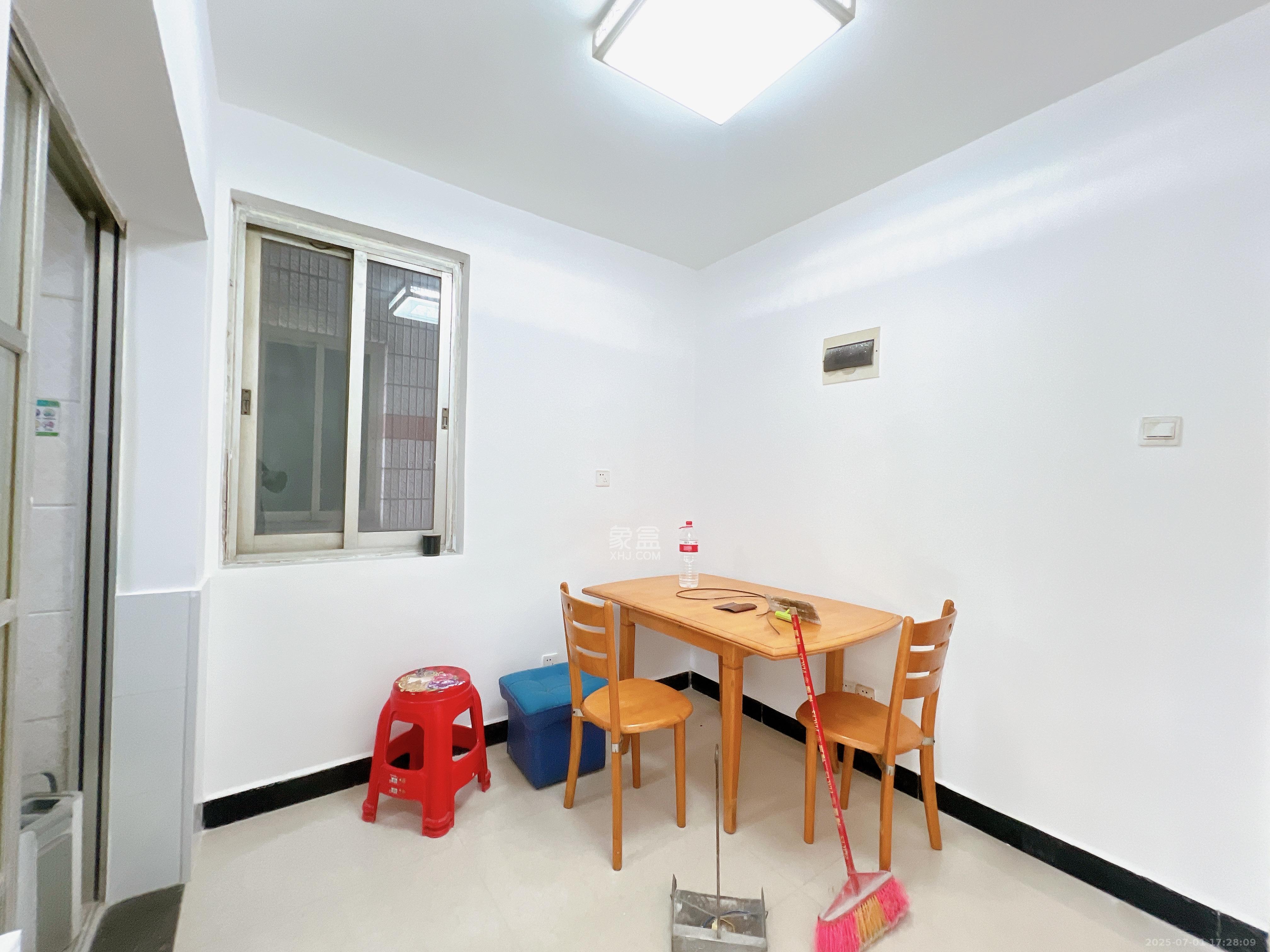 海东青大厦  2室2厅1卫    2800.0元/月 海东青大厦  2室2厅1卫    2800.0元/月室内图