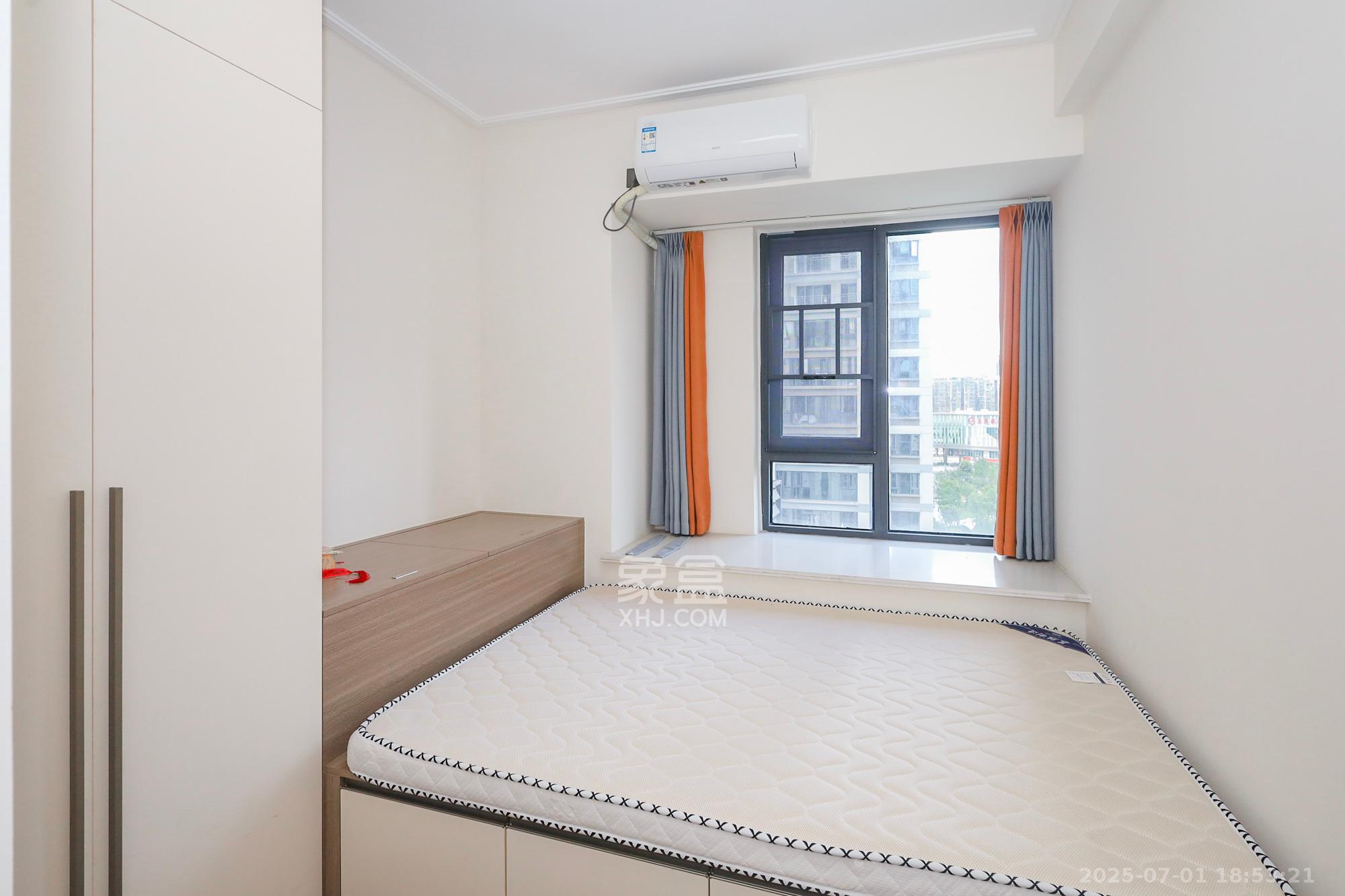 卓越中寰 4室2厅2卫 247.0万 卓越中寰 4室2厅2卫 247.0万卧室