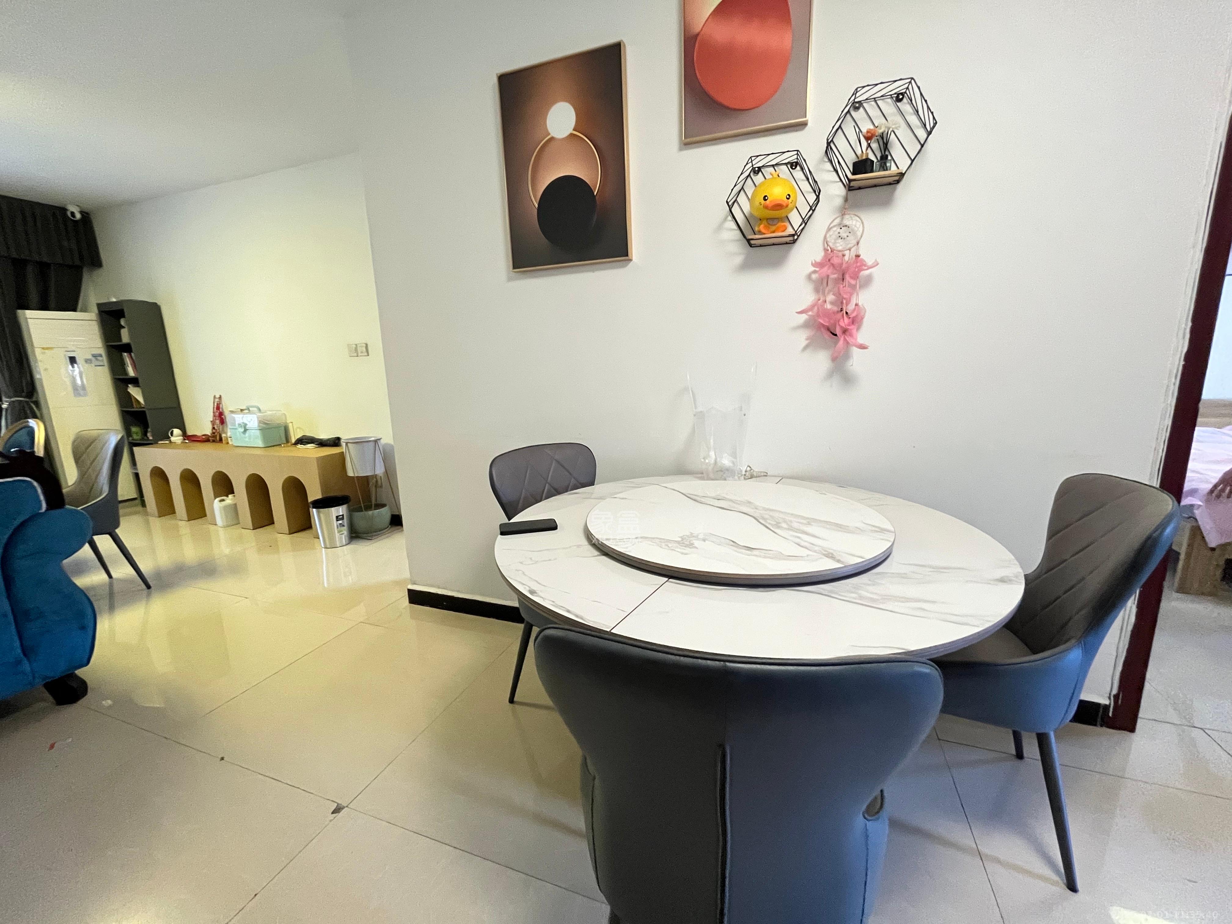 绿地中央广场 2室2厅1卫 2400.0元/月 绿地中央广场 2室2厅1卫 2400.0元/月室内图