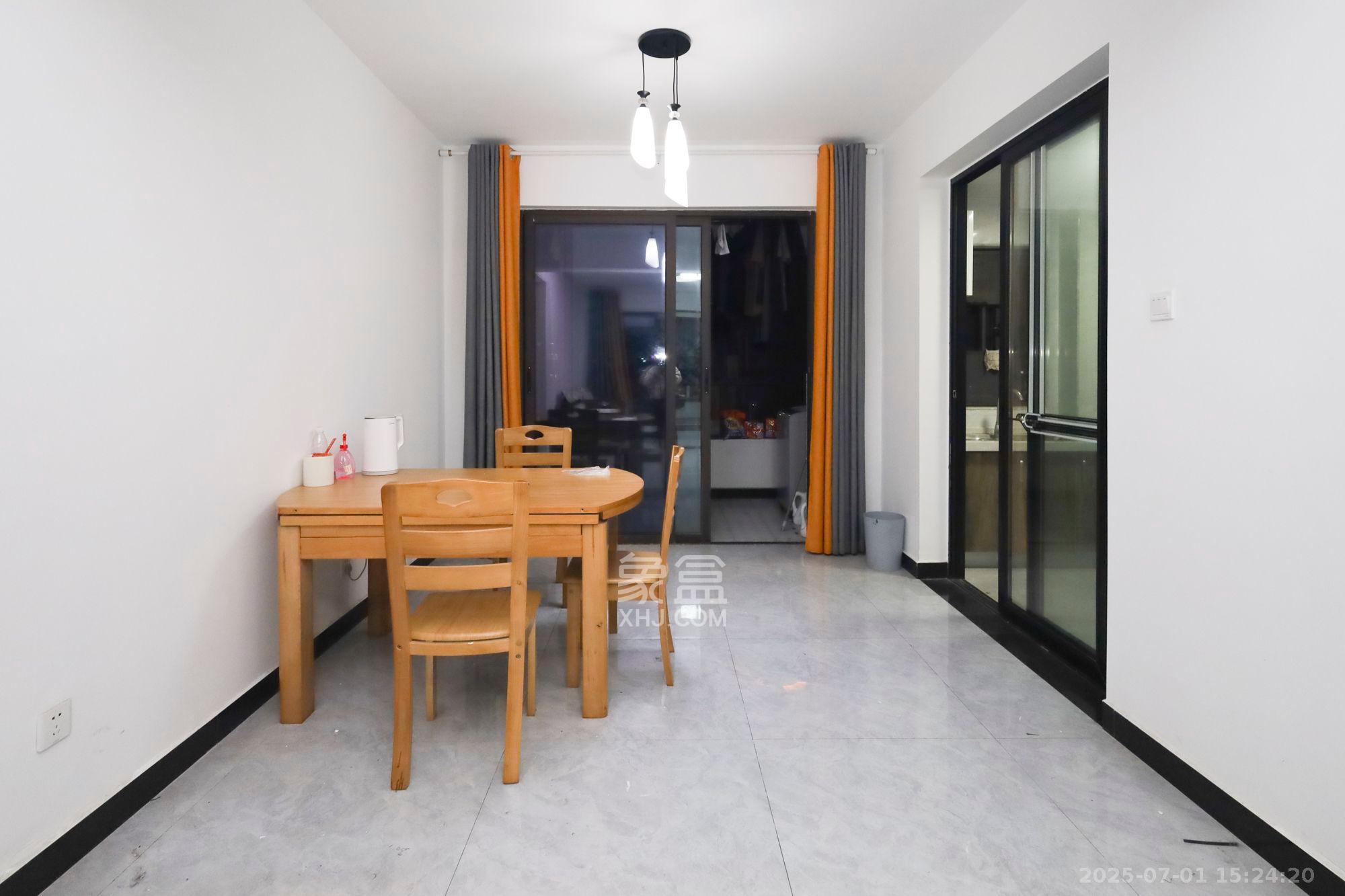 山语城三期 4室2厅2卫 2500.0元/月 山语城三期 4室2厅2卫 2500.0元/月室内图