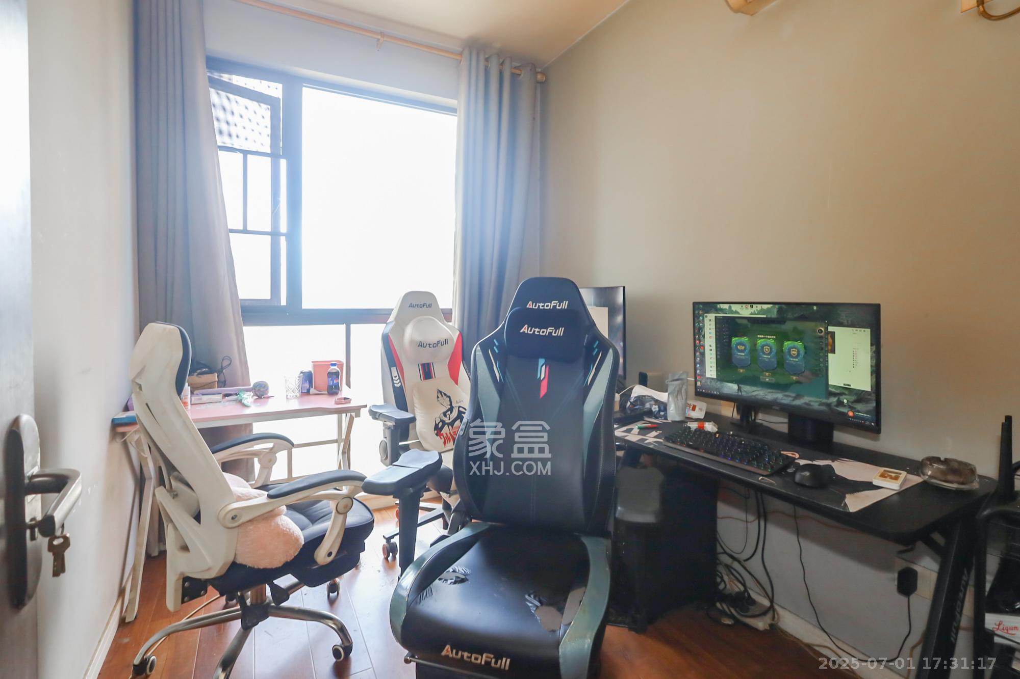 世茂外滩里(世茂铂翠湾三期)  3室2厅1卫    158.0万 世茂外滩里(世茂铂翠湾三期)  3室2厅1卫    158.0万卧室