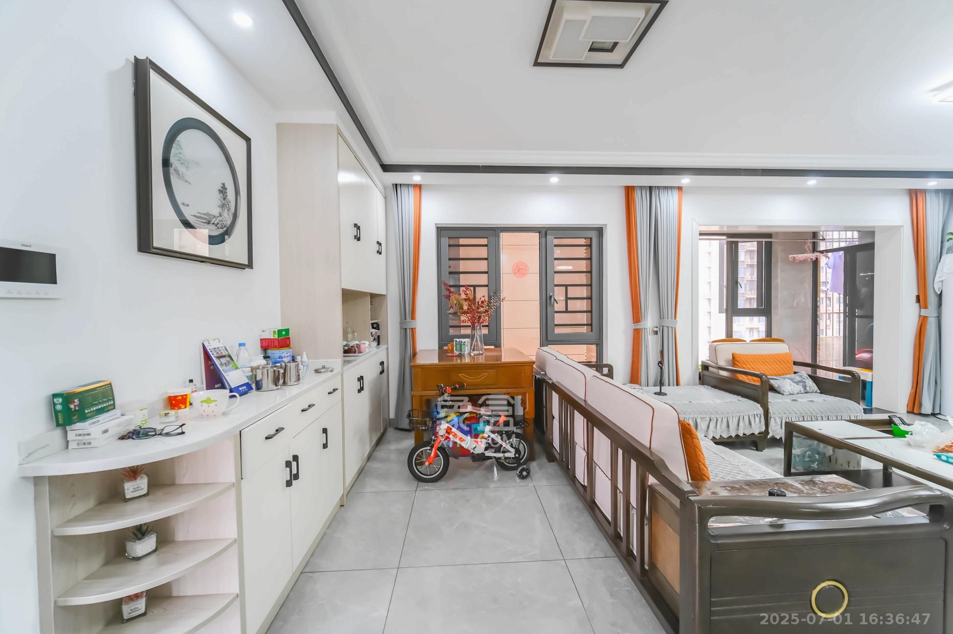 荣盛花语城  3室2厅2卫    96.0万 荣盛花语城  3室2厅2卫    96.0万客厅