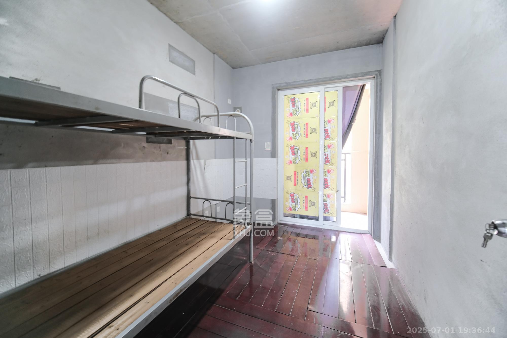 荣盛花语城 3室2厅1卫 67.0万 荣盛花语城 3室2厅1卫 67.0万卧室