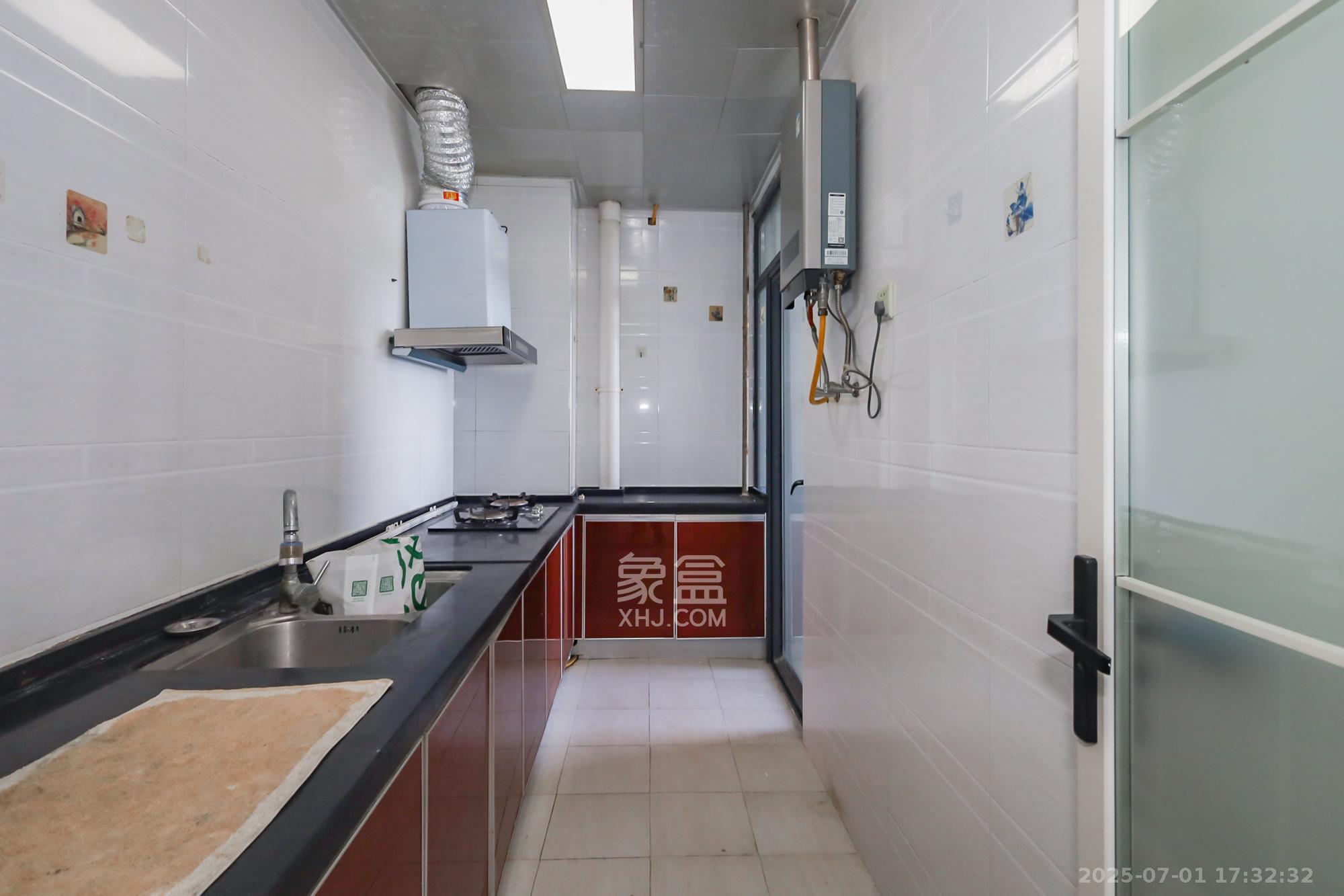 华韵城市海岸(城市水岸苑)  2室2厅1卫    85.0万 华韵城市海岸(城市水岸苑)  2室2厅1卫    85.0万厨房