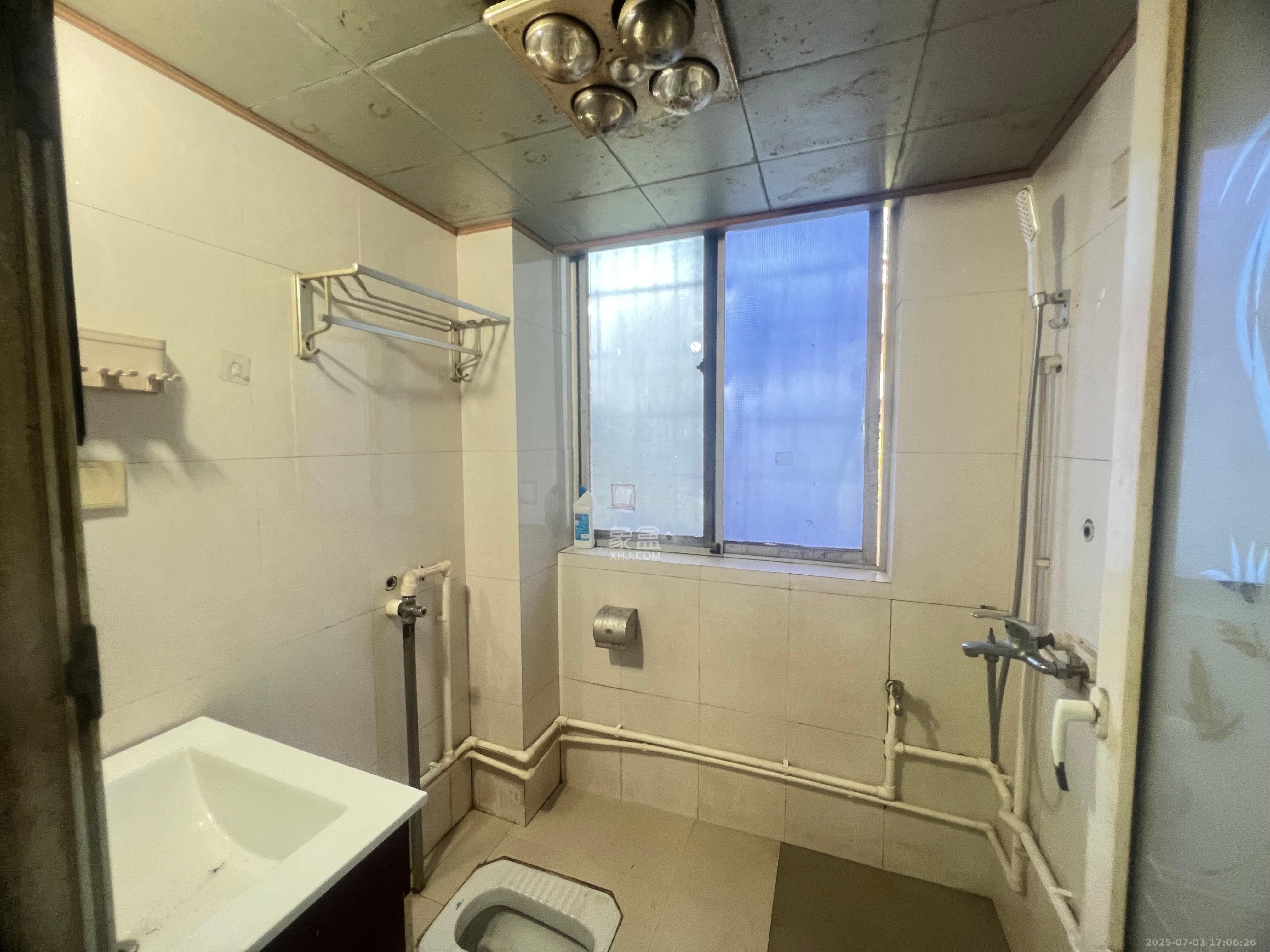 中南汽车世界 3室2厅2卫 1500.0元/月 中南汽车世界 3室2厅2卫 1500.0元/月室内图