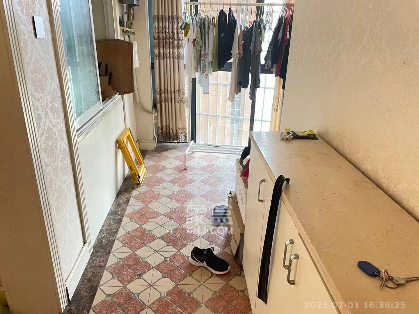 华城广场  2室2厅1卫   2500.00元/月室内图
