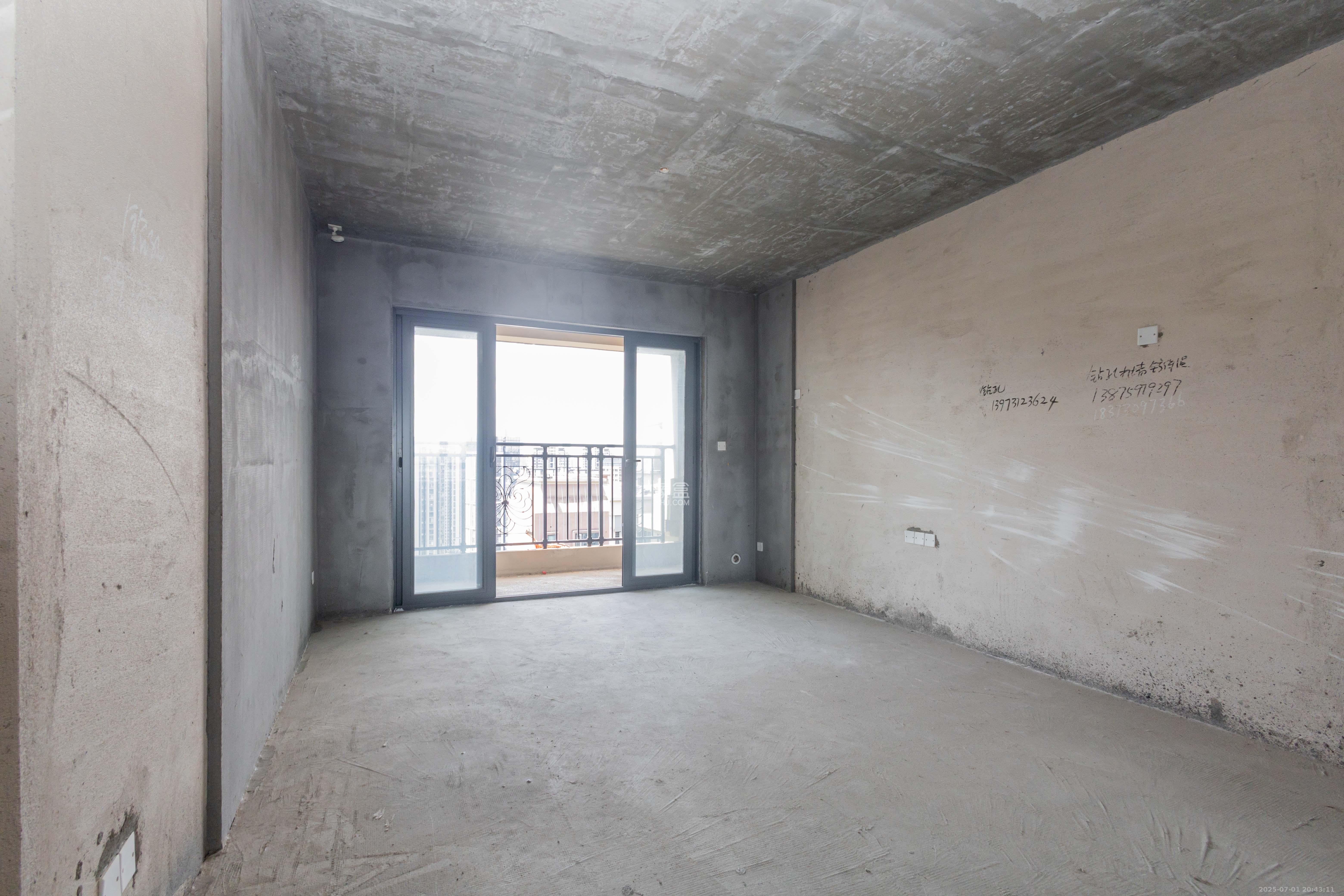 恒大江湾 3室2厅1卫 108.0万 恒大江湾 3室2厅1卫 108.0万客厅