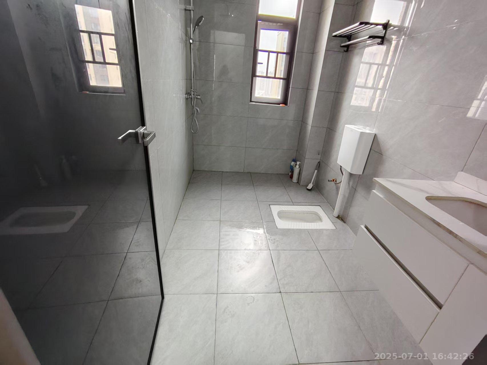 湖湘文化城(锦绣香江)  4室2厅2卫    2500.0元/月 湖湘文化城(锦绣香江)  4室2厅2卫    2500.0元/月室内图