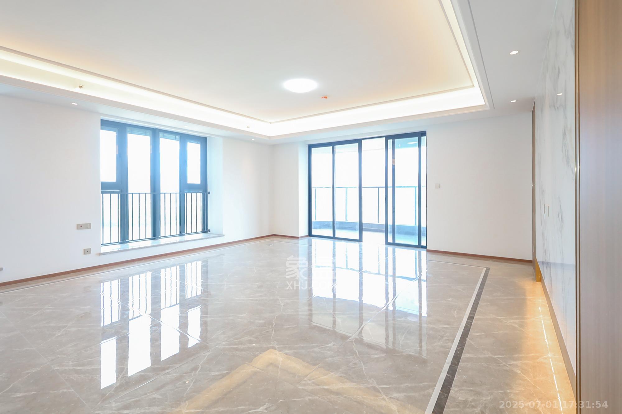 江山印  4室2厅5卫    850.0万 江山印  4室2厅5卫    850.0万客厅