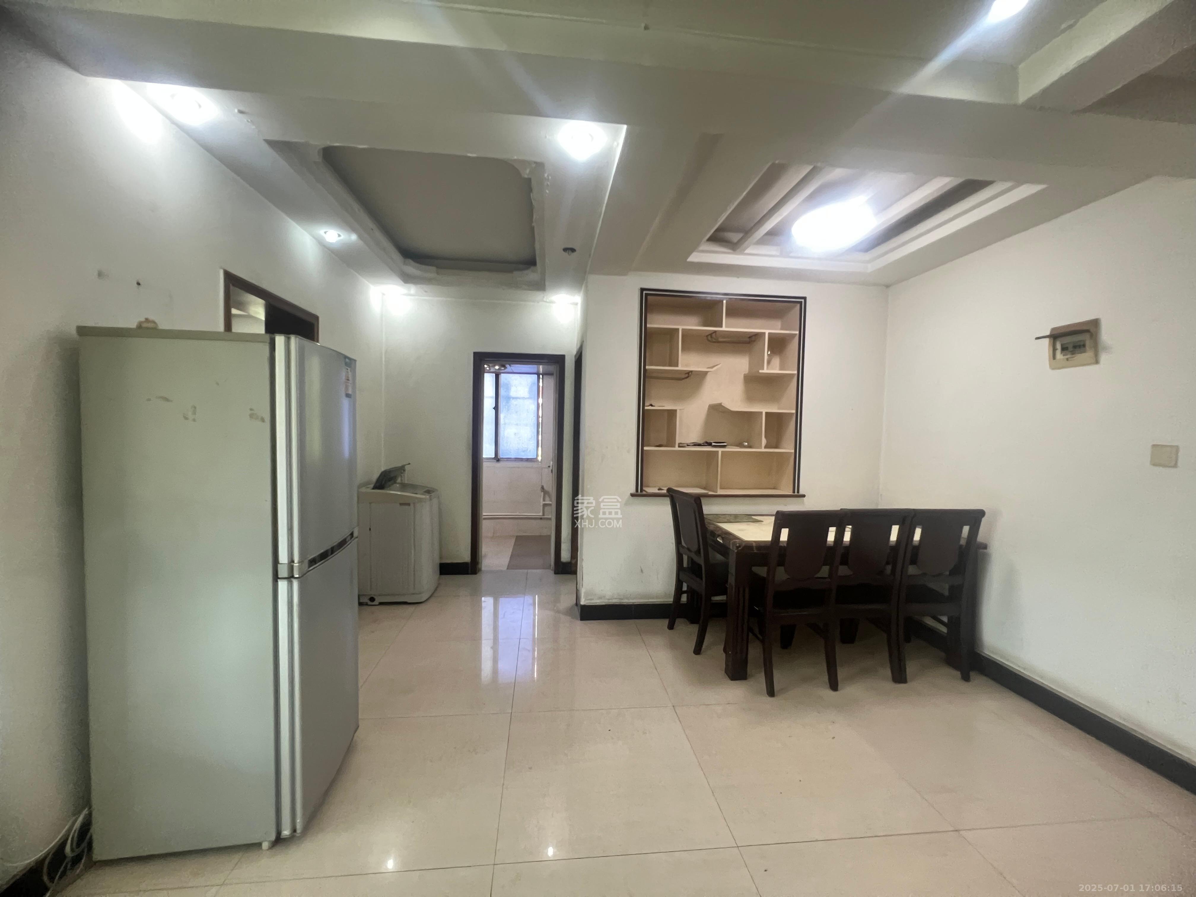 中南汽车世界 3室2厅2卫 1500.0元/月 中南汽车世界 3室2厅2卫 1500.0元/月室内图