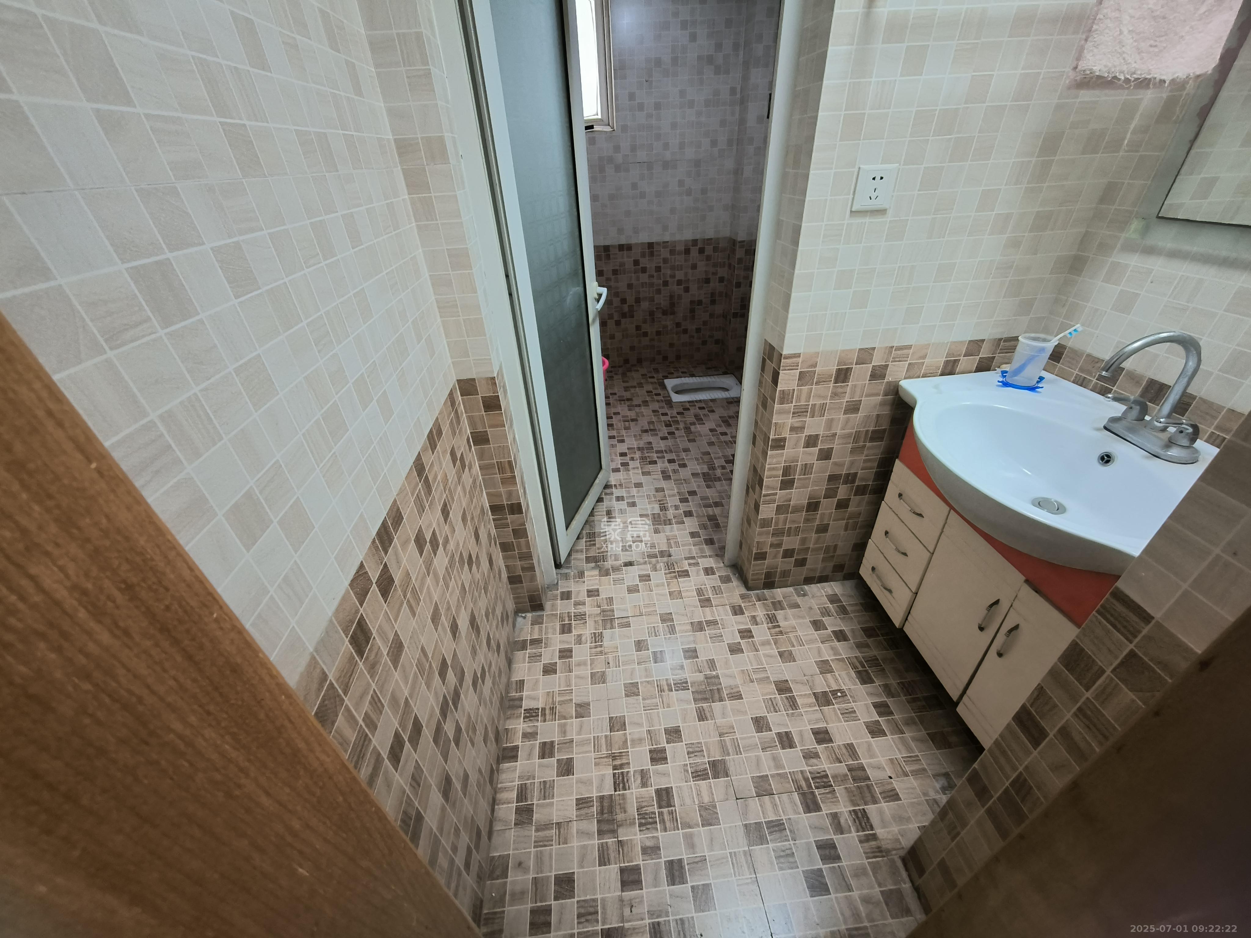 幸福洋房  2室2厅1卫    1300.0元/月 幸福洋房  2室2厅1卫    1300.0元/月室内图