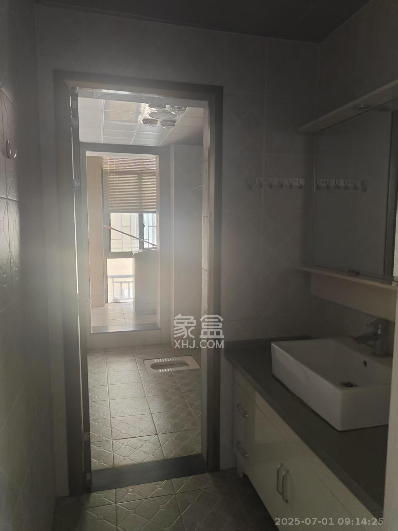 宏聚地中海 3室2厅2卫 2200.0元/月 宏聚地中海 3室2厅2卫 2200.0元/月室内图