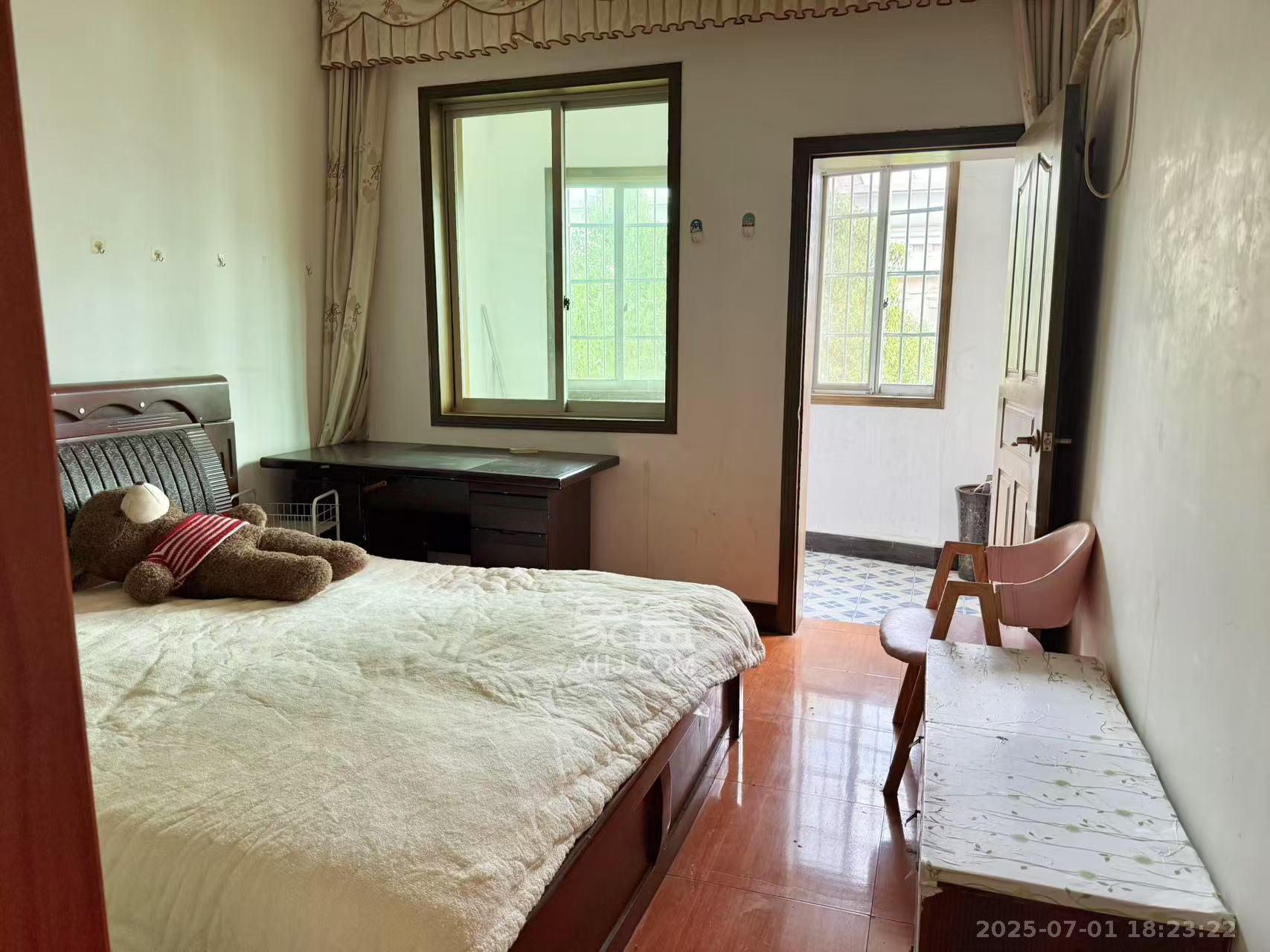 中南汽车世界 3室2厅1卫 1100.0元/月 中南汽车世界 3室2厅1卫 1100.0元/月室内图