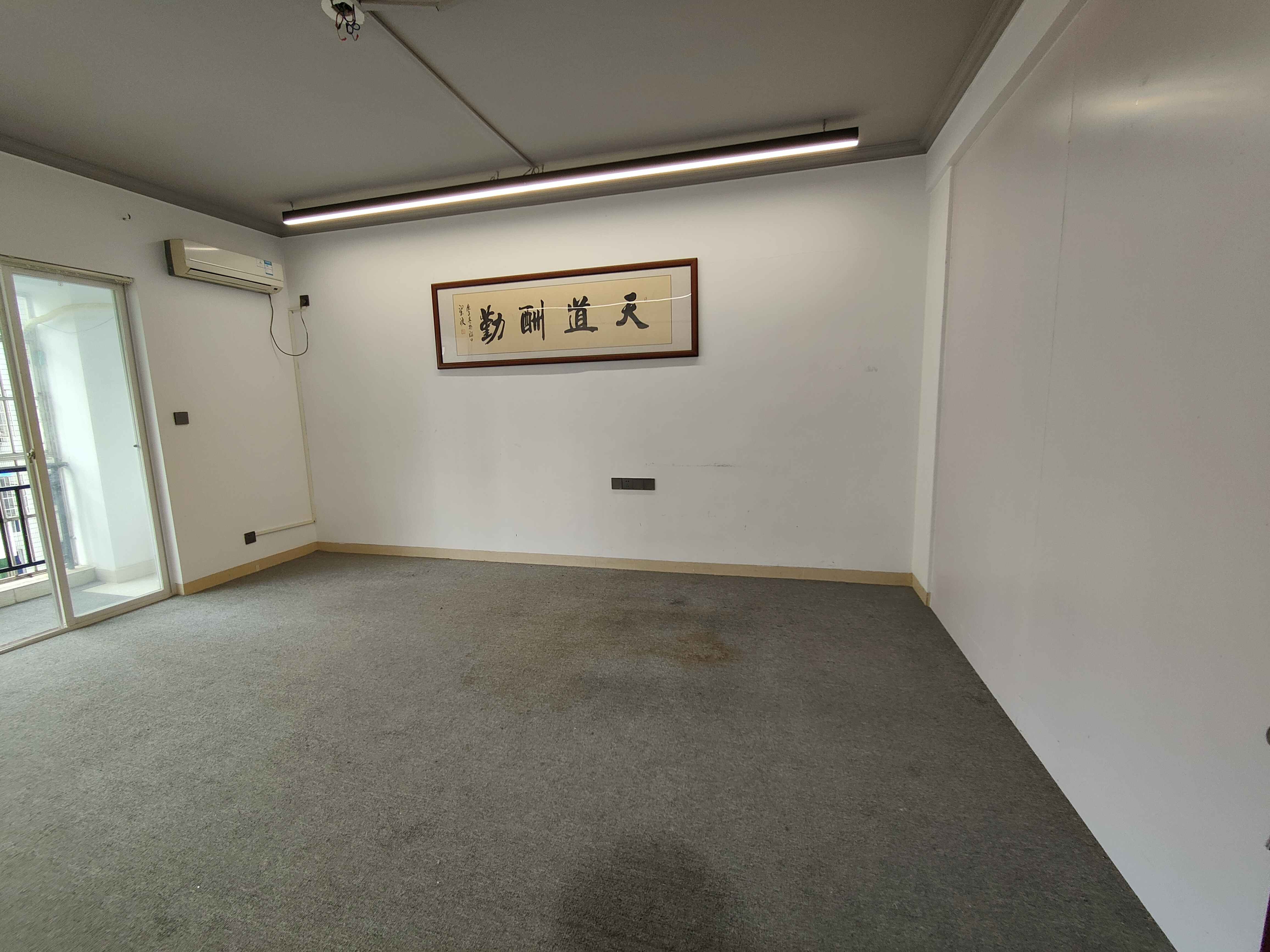 兴力国际大厦 3室2厅2卫 5300.0元/月 兴力国际大厦 3室2厅2卫 5300.0元/月室内图