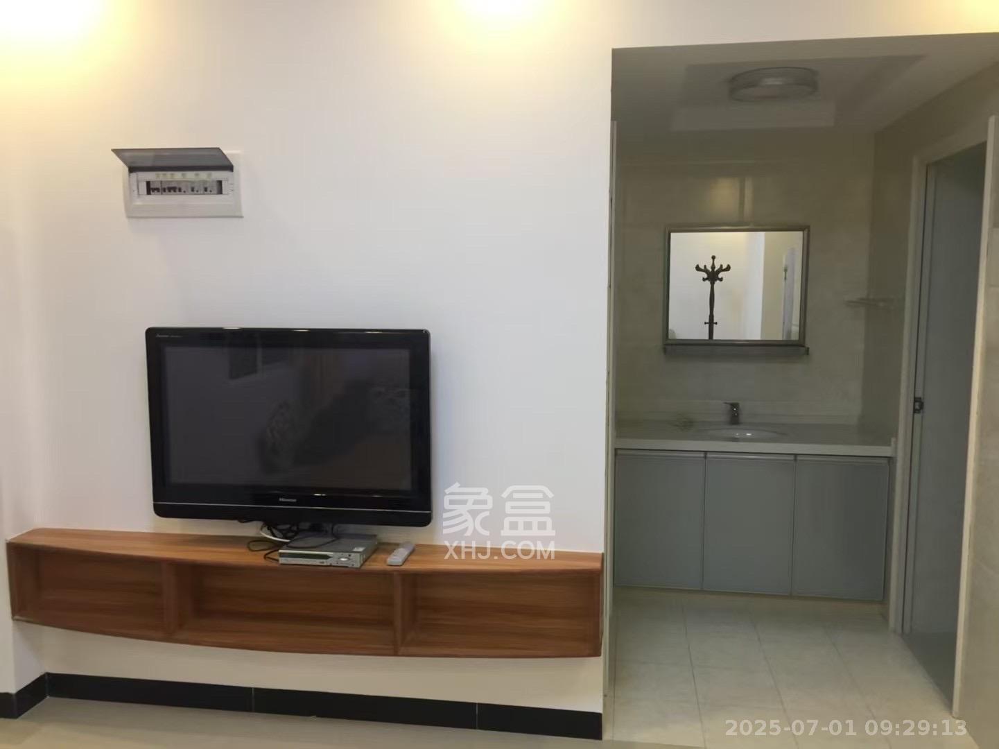 麓山枫情  1室1厅1卫   1700.00元/月室内图