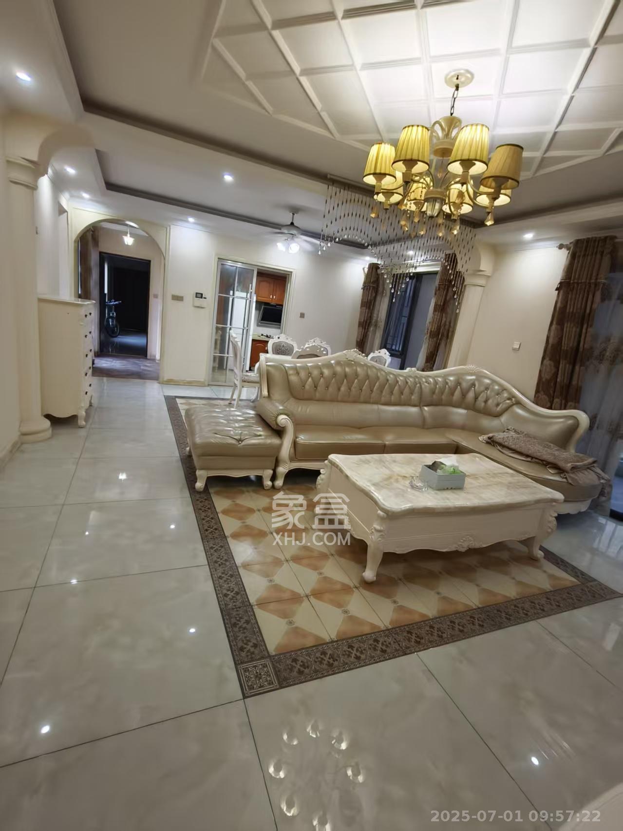 华润凤凰城三期  3室2厅2卫    3000.0元/月 华润凤凰城三期  3室2厅2卫    3000.0元/月