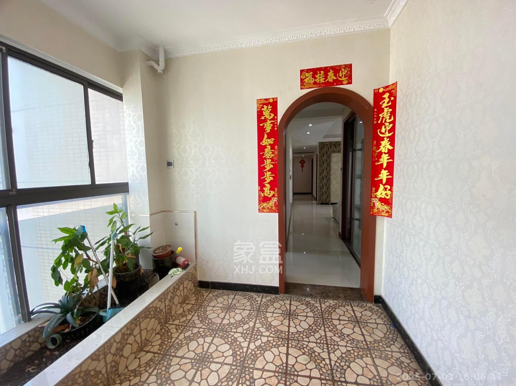 达美D6区  4室2厅2卫   4200.00元/月室内图