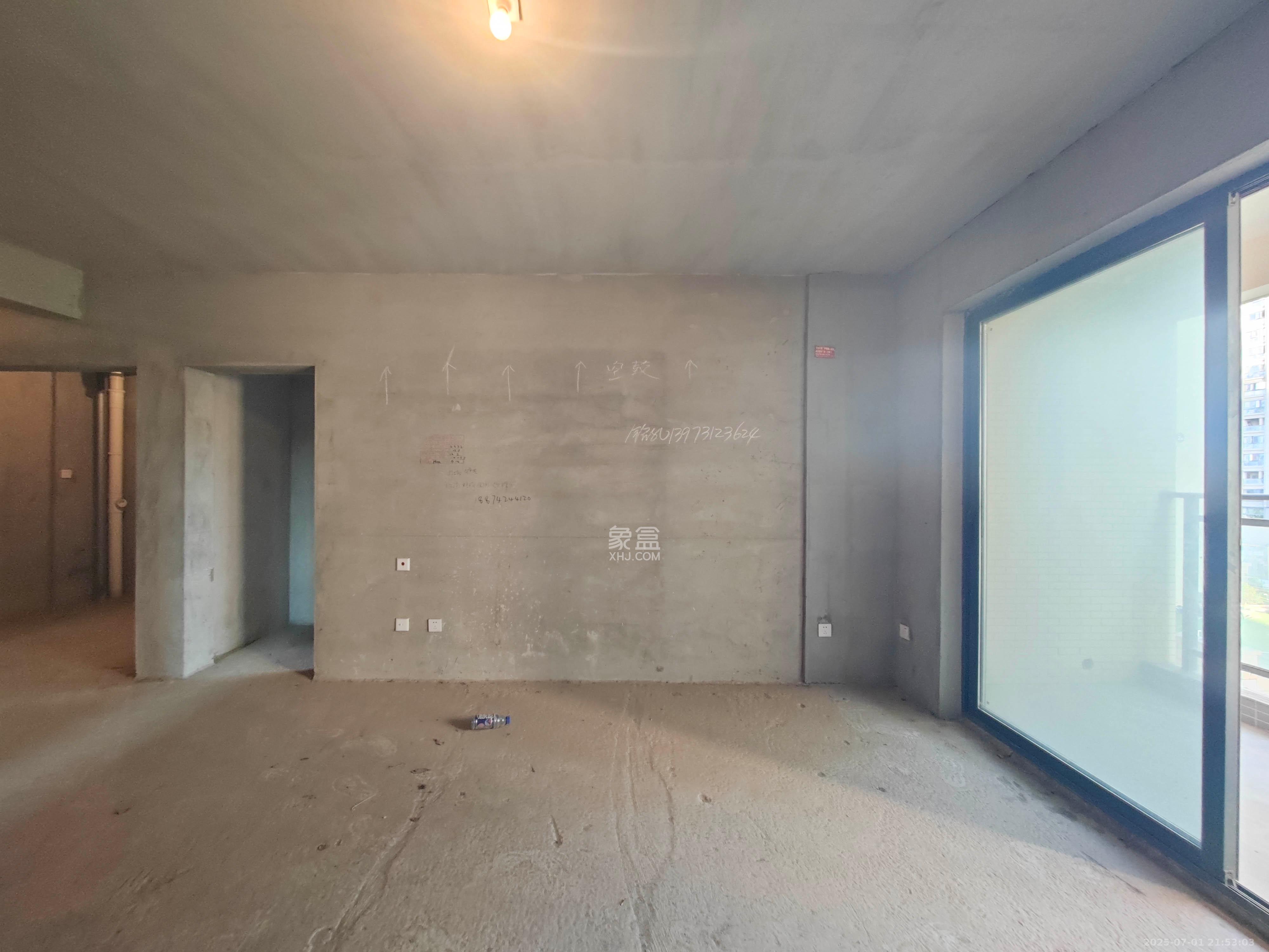 平吉上苑 3室2厅2卫 105.0万 平吉上苑 3室2厅2卫 105.0万客厅